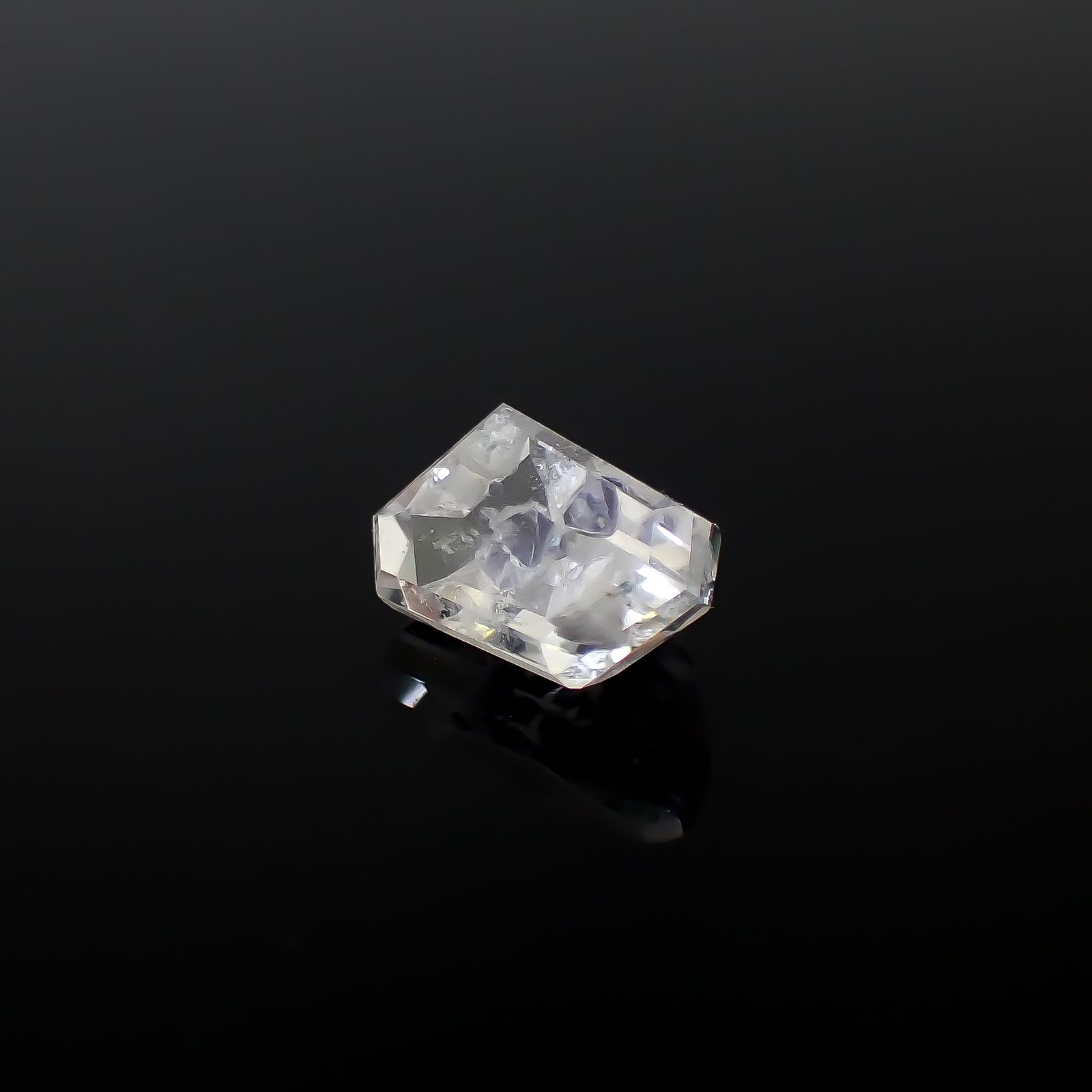 ◇フリーフォーム◇フローライトインクォーツ マダガスカル産 4.70ct [250329957]12.8x7.7mm前後