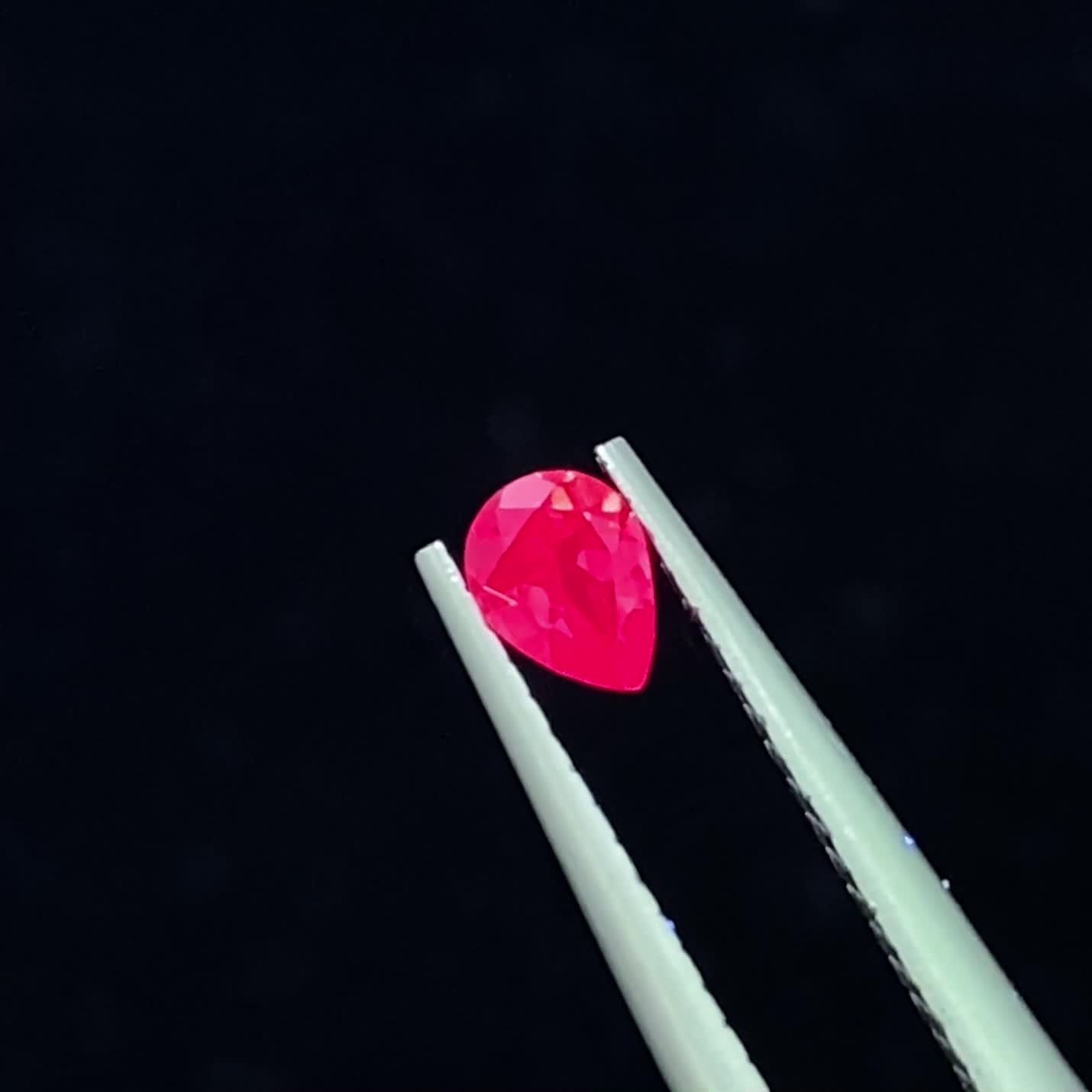レッドスピネル(宝石名スピネル)タンザニア産 0.18ct 識別済