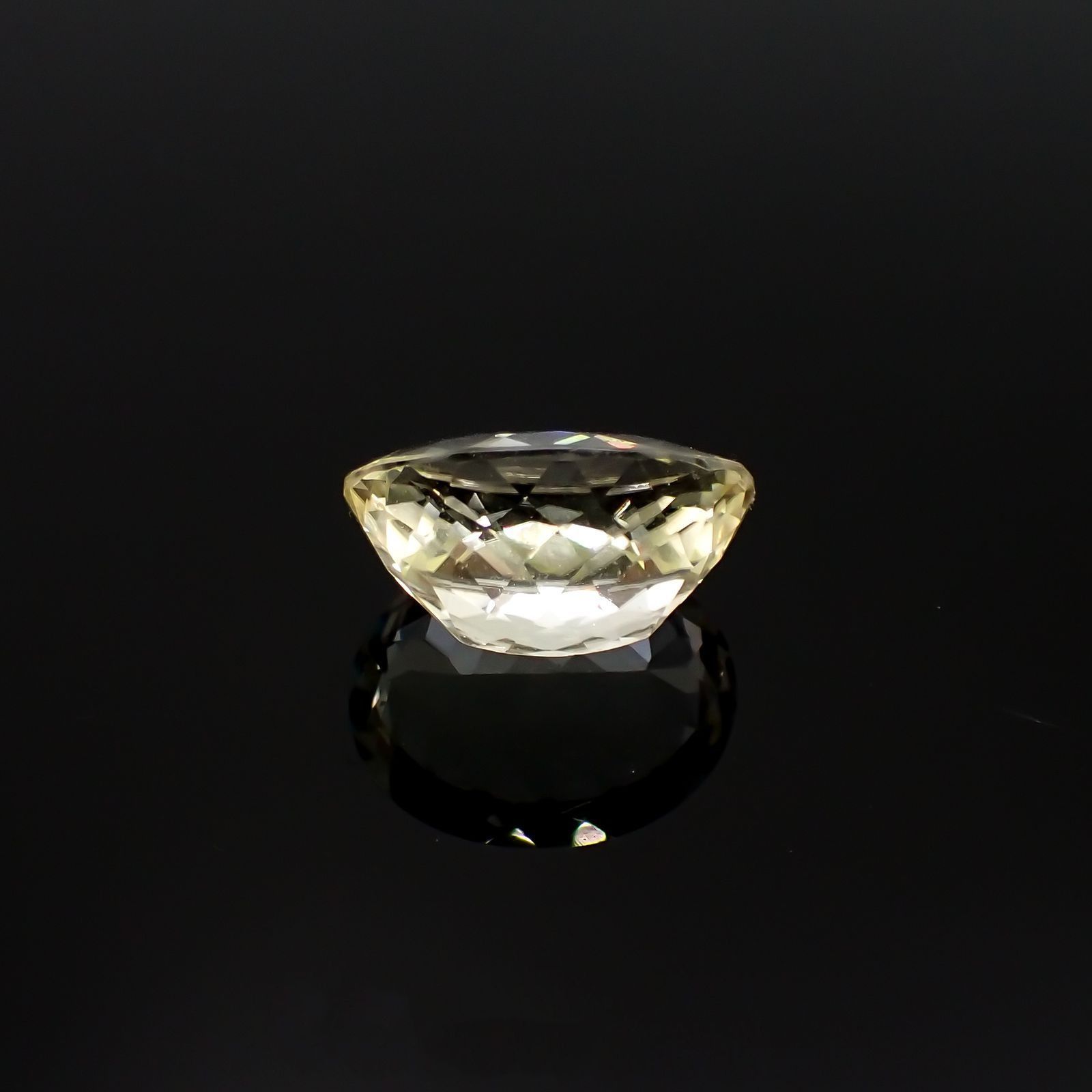 イエローユークレース(宝石名イエロー・ユークレース)ブラジル産 ソ付(彩珠) 12.494ct / 16.7x13.1mm前後 [220918079]