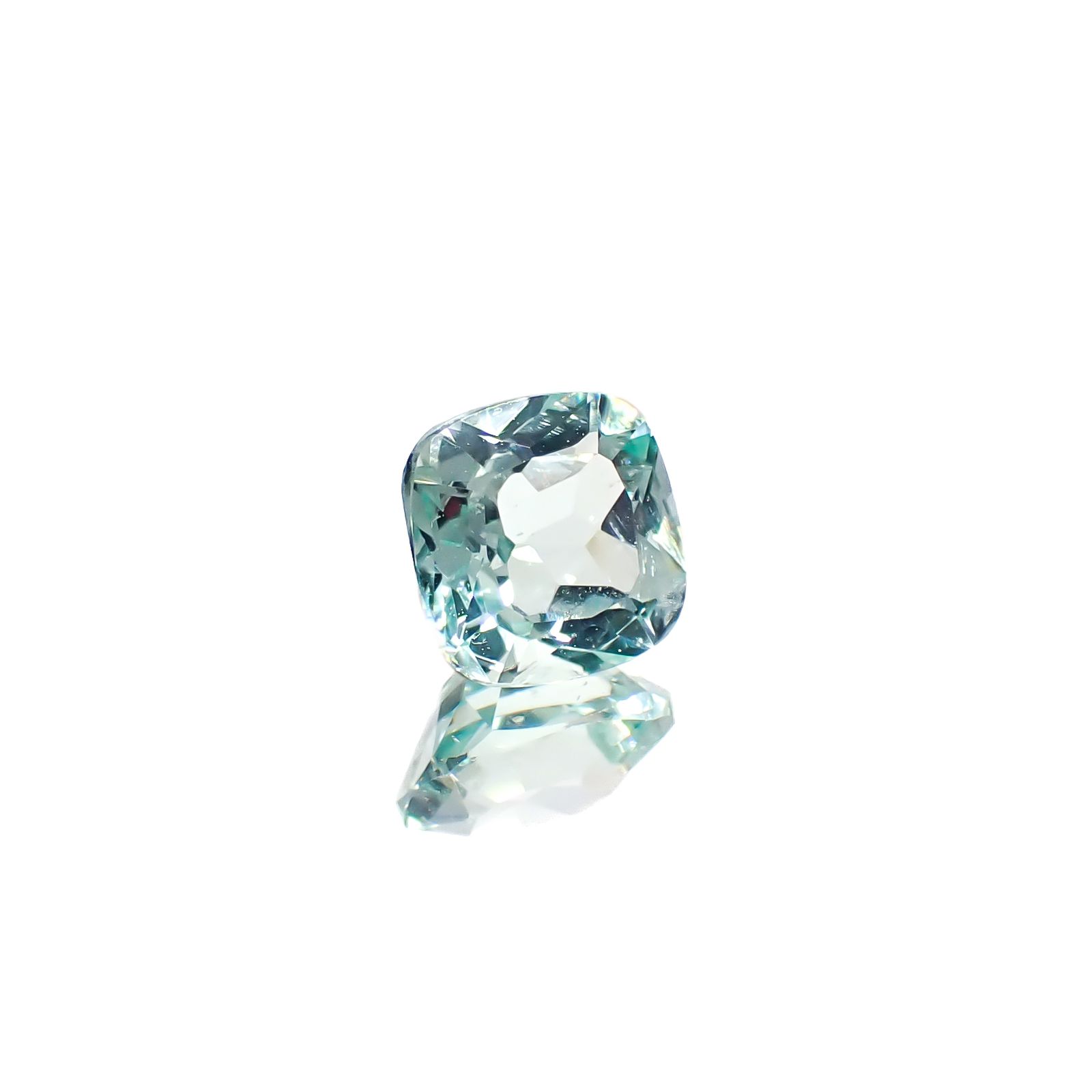 ミントベリル(宝石名グリーン・ベリル)ブラジル産 0.93ct 識別済[240728589]6x6mm前後