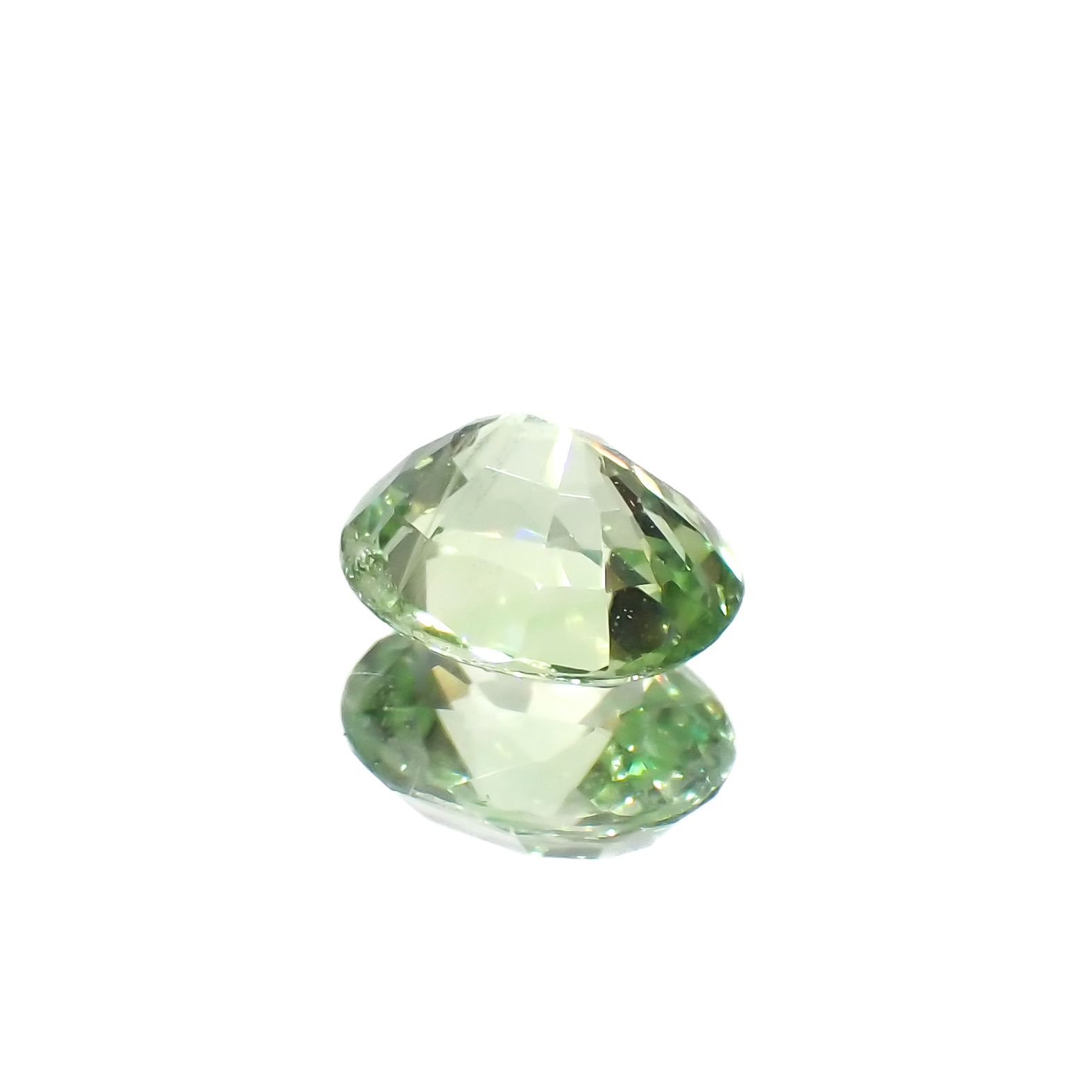ミントガーネット(宝石名ガーネット)タンザニア産 0.92ct 識別済[230823062]6.5x5.3mm前後