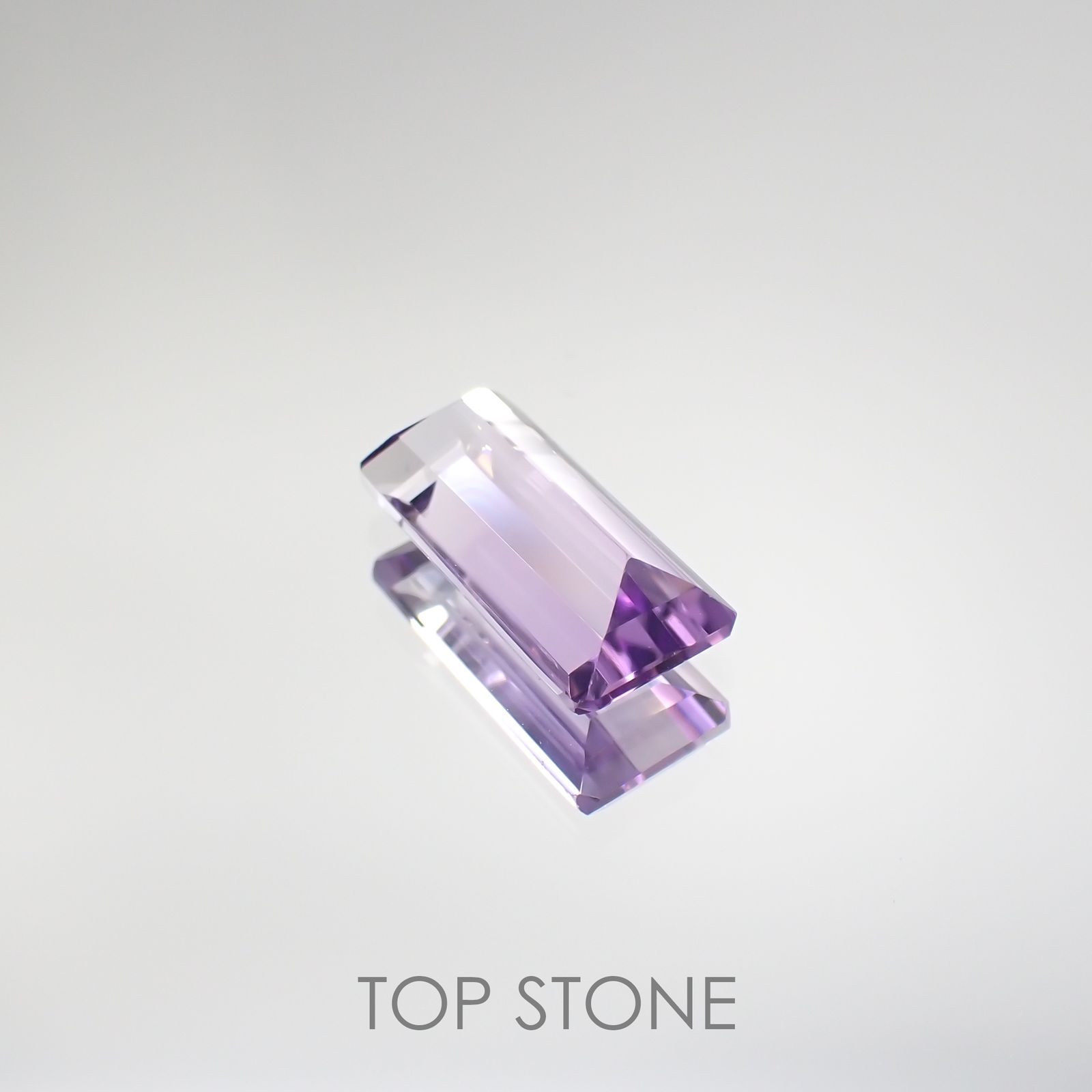 アワーグラスアメジスト(宝石名バイカラー・クォーツ) モロッコ産 2.34ct 識別済[210912327]12.1×5.9mm前後