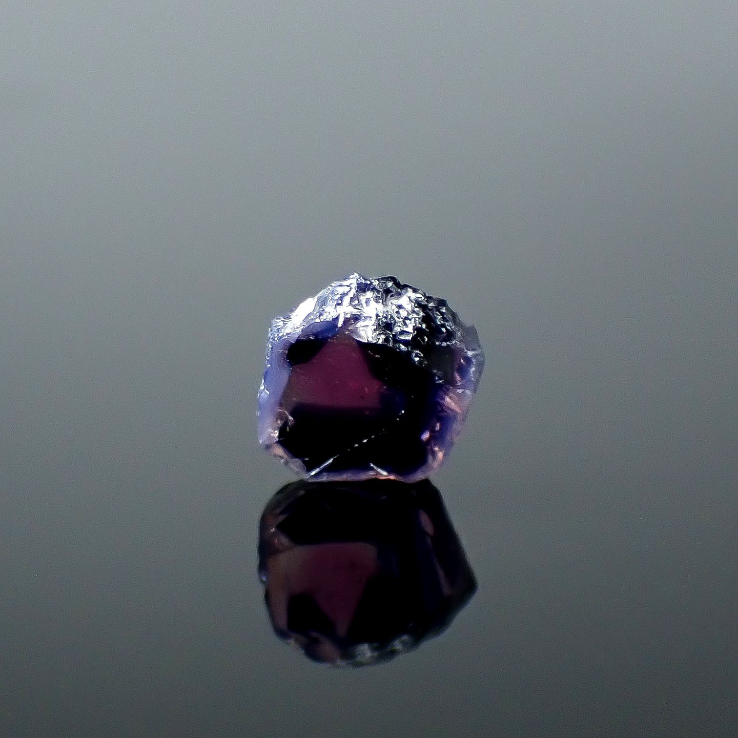 ウィンザーサファイア原石スライス タンザニア・ウィンザー産 0.70ct [250730832]5.4x5.6mm前後