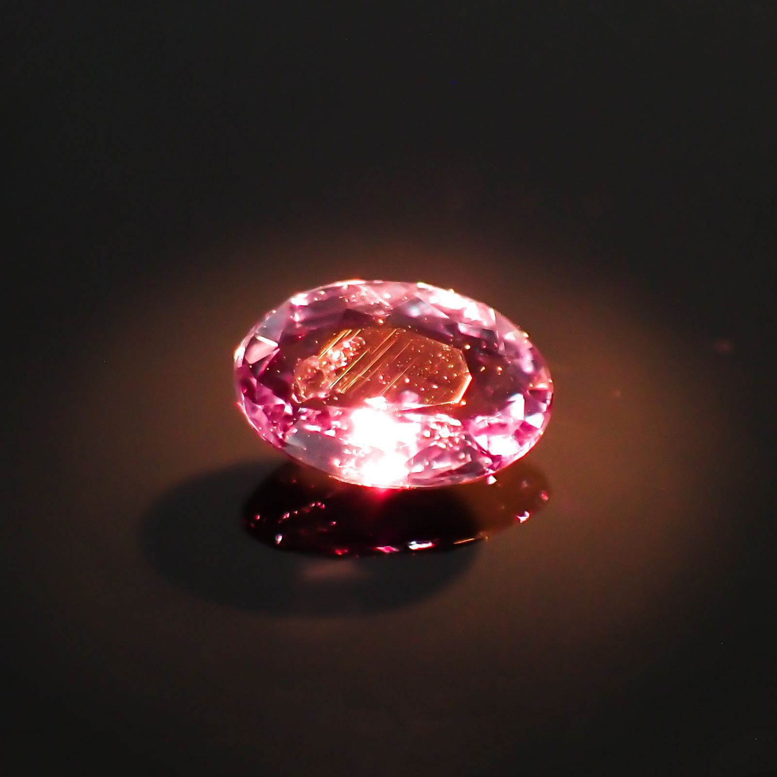 アレキサンドライト(宝石名アレキサンドライト)ブラジル産/EmeraldMains社製 0.106ct ソ付(彩珠)[220113810]3.5x2.5mm前後