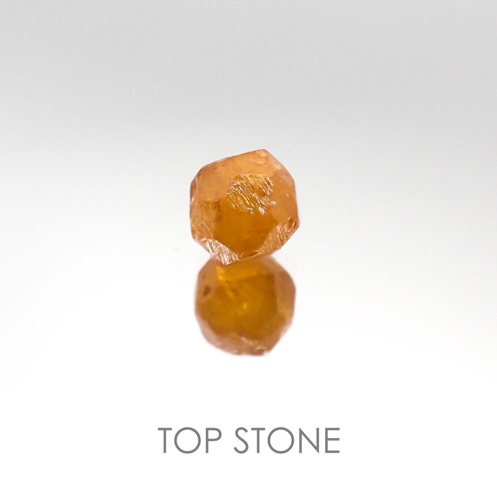 スペサルティンガーネット マンダリンオレンジカラー(宝石名ガーネット) タンザニア産 原石・結晶 1.87ct 識別済[20095408]6.3×6mm前後