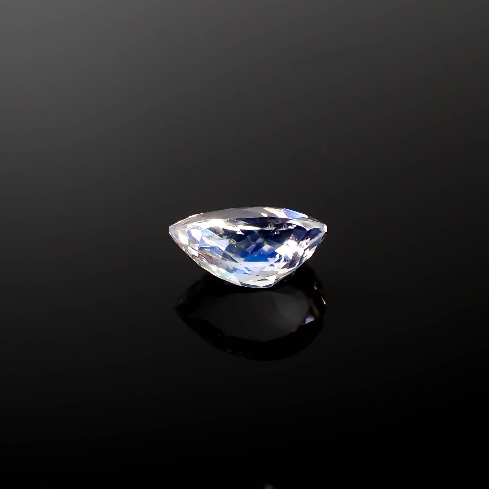 レインボームーンストーン ザンビア産 0.63ct[240326922]6.9x5mm前後