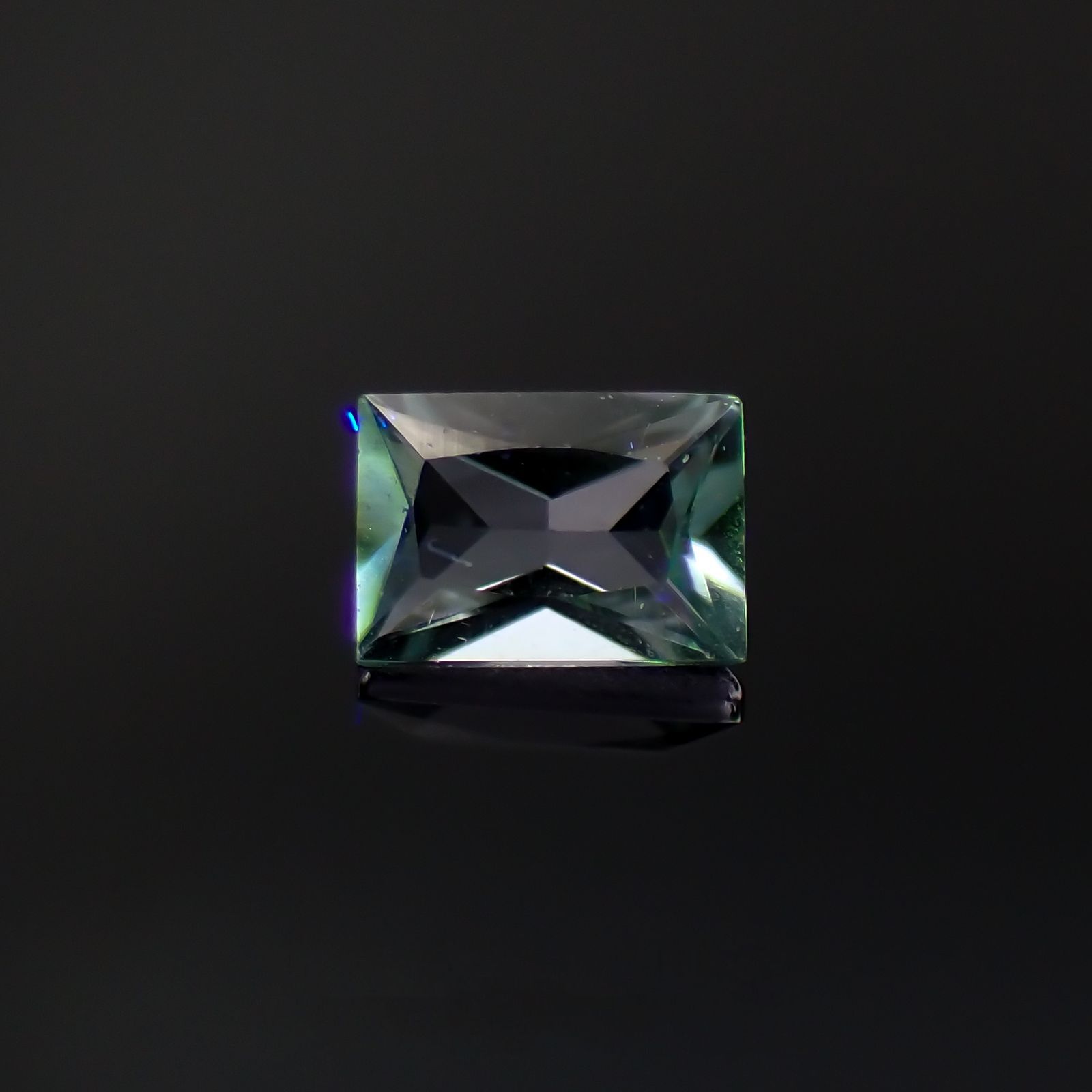 ブルーグリーンコーネルピン(宝石名コーネルピン)タンザニア産 0.11ct 識別済[240219229]3x2mm前後