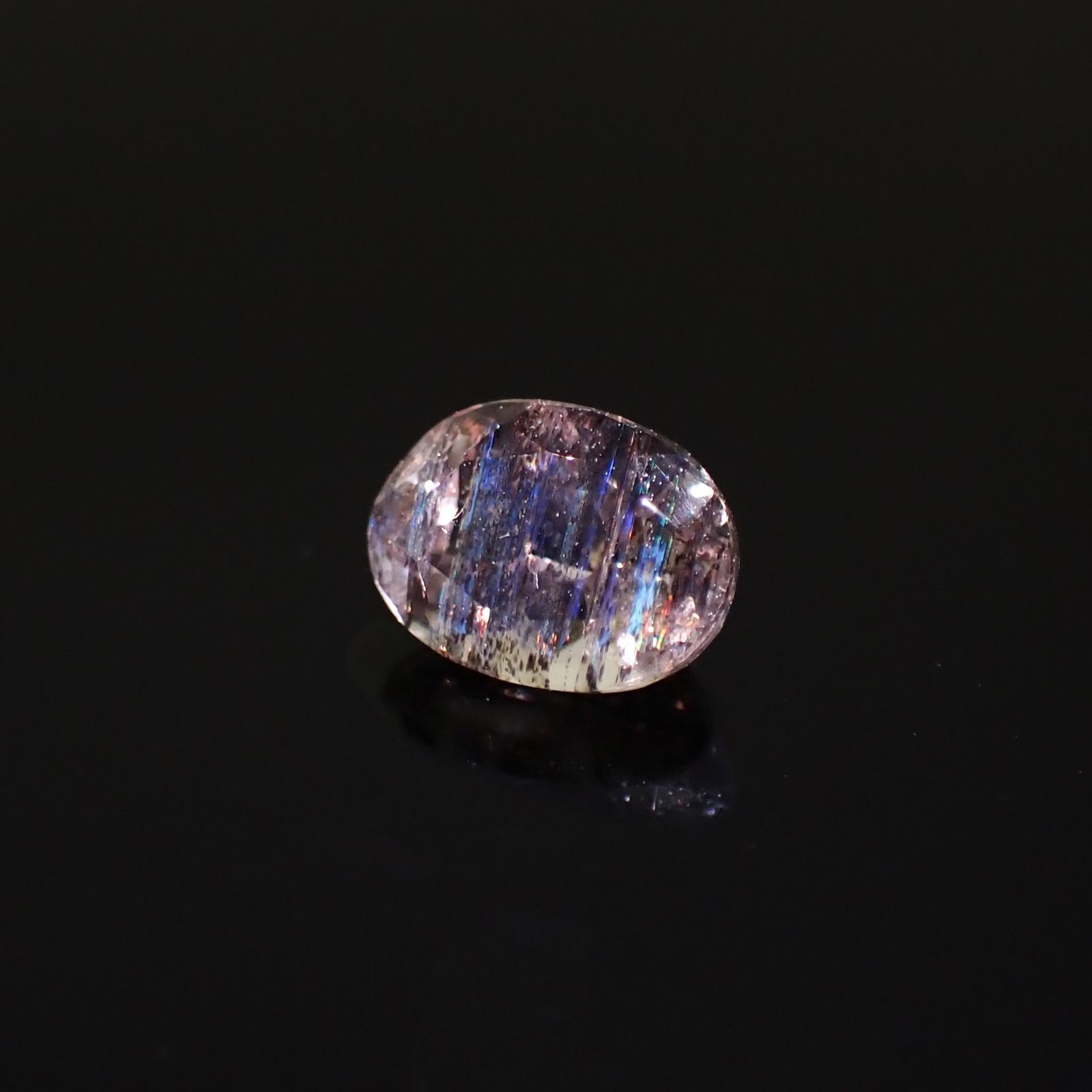 レインボースキャポライト ブラジル産 0.80ct[230320914]6.8x4.9mm前後