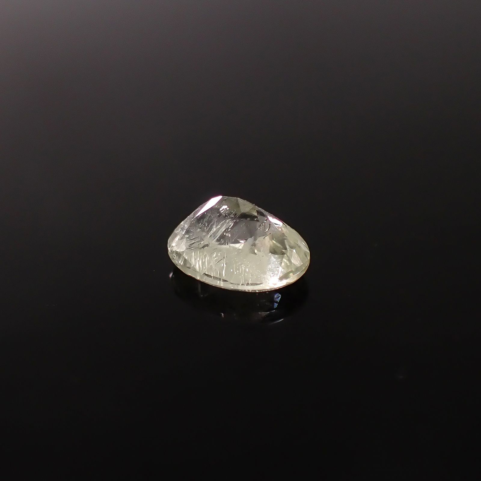 ブラジリアナイト(宝石名ブラジリアナイト)ブラジル産 識別済 0.99ct / 7.3x5.6mm前後 [260131489]
