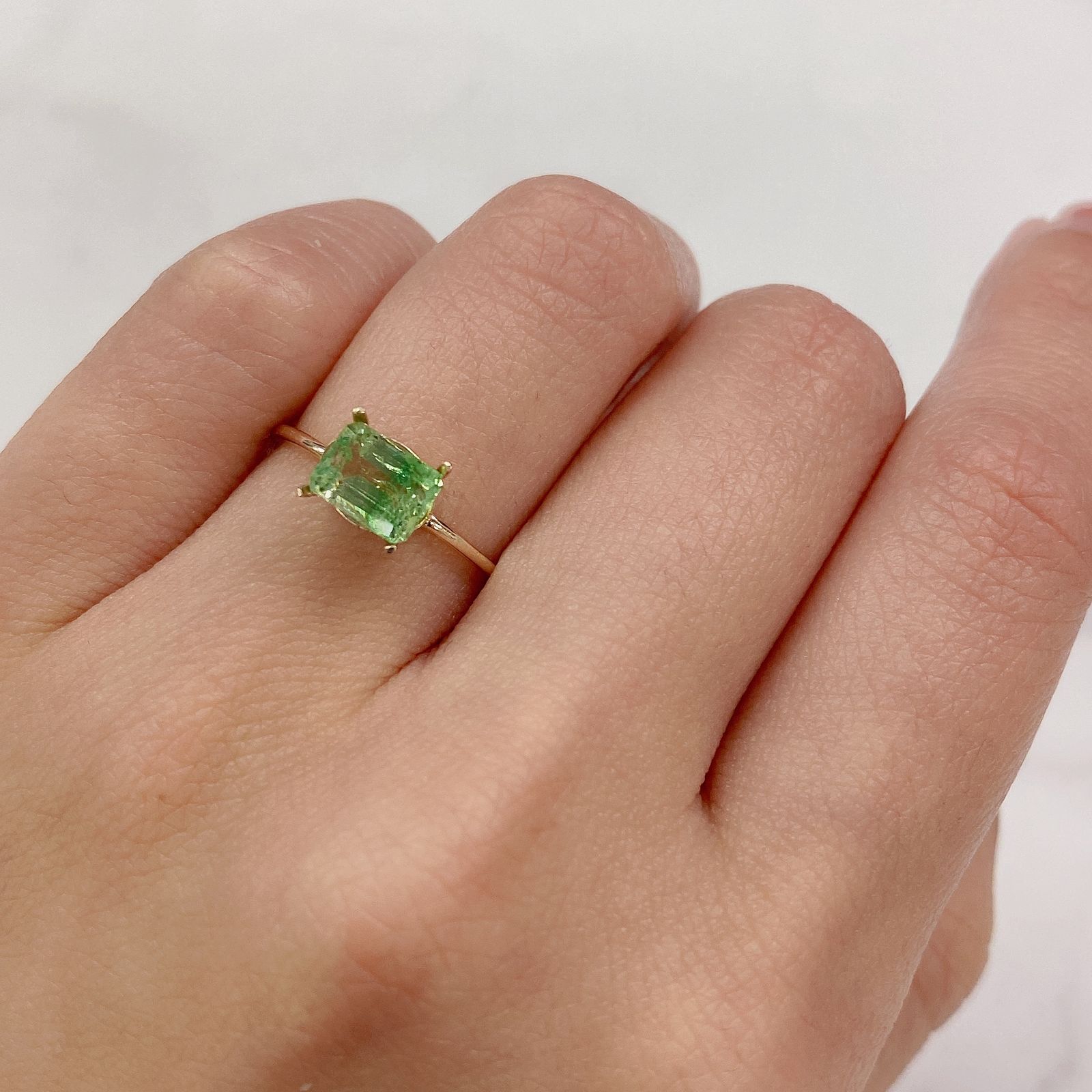 バイカラーツァボライト(宝石名グリーン グロッシュラー・ガーネット) タンザニア産 1.29ct 識別済[210711906]6.8×5mm前後