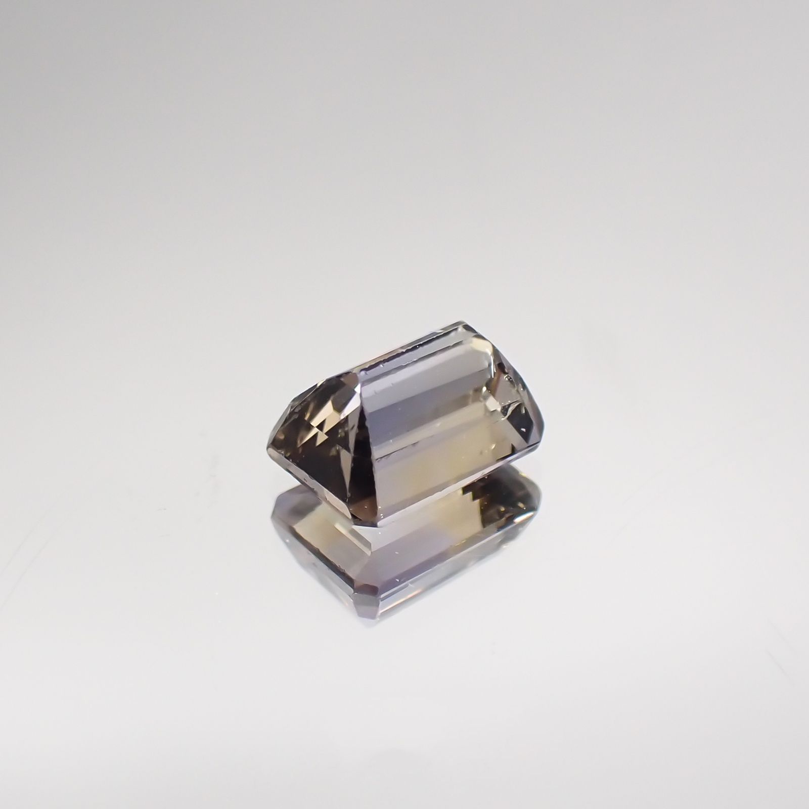 バイカラータンザナイト(宝石名バイカラー・ゾイサイト) タンザニア産 0.887ct ソ付(彩珠)[210711582]5.9×4.3mm前後