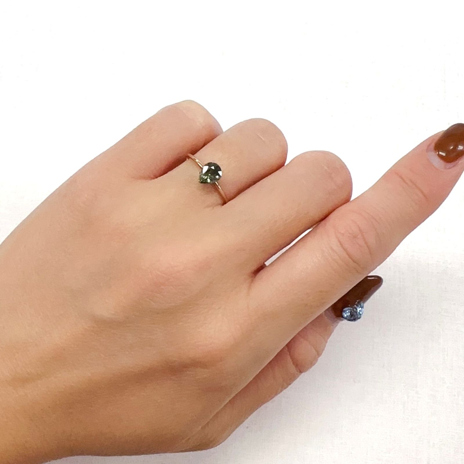 ゴールドシーンサファイア 非加熱(宝石名シーン・サファイア)ケニア産 0.89ct 識別済[231124074]6.6x5.1mm前後