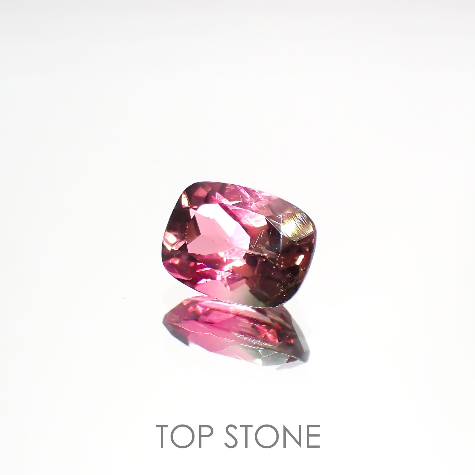 バイカラートルマリン(宝石名トルマリン)コンゴ産 1.87ct 識別済[220114997]8.6x6.6mm前後