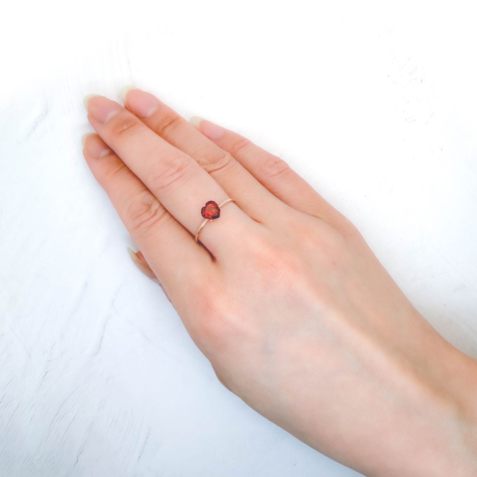 ◇ランダムセレクト◇パイロープアルマンディンガーネット モザンビーク産 約0.89ct / 6x6mm前後 [260532211]
