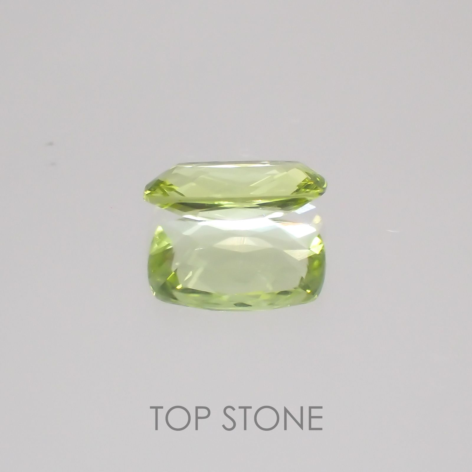 グリーンエンスタタイト カメルーン産 ルース 0.38ct[20128861]6.1×3.8mm前後
