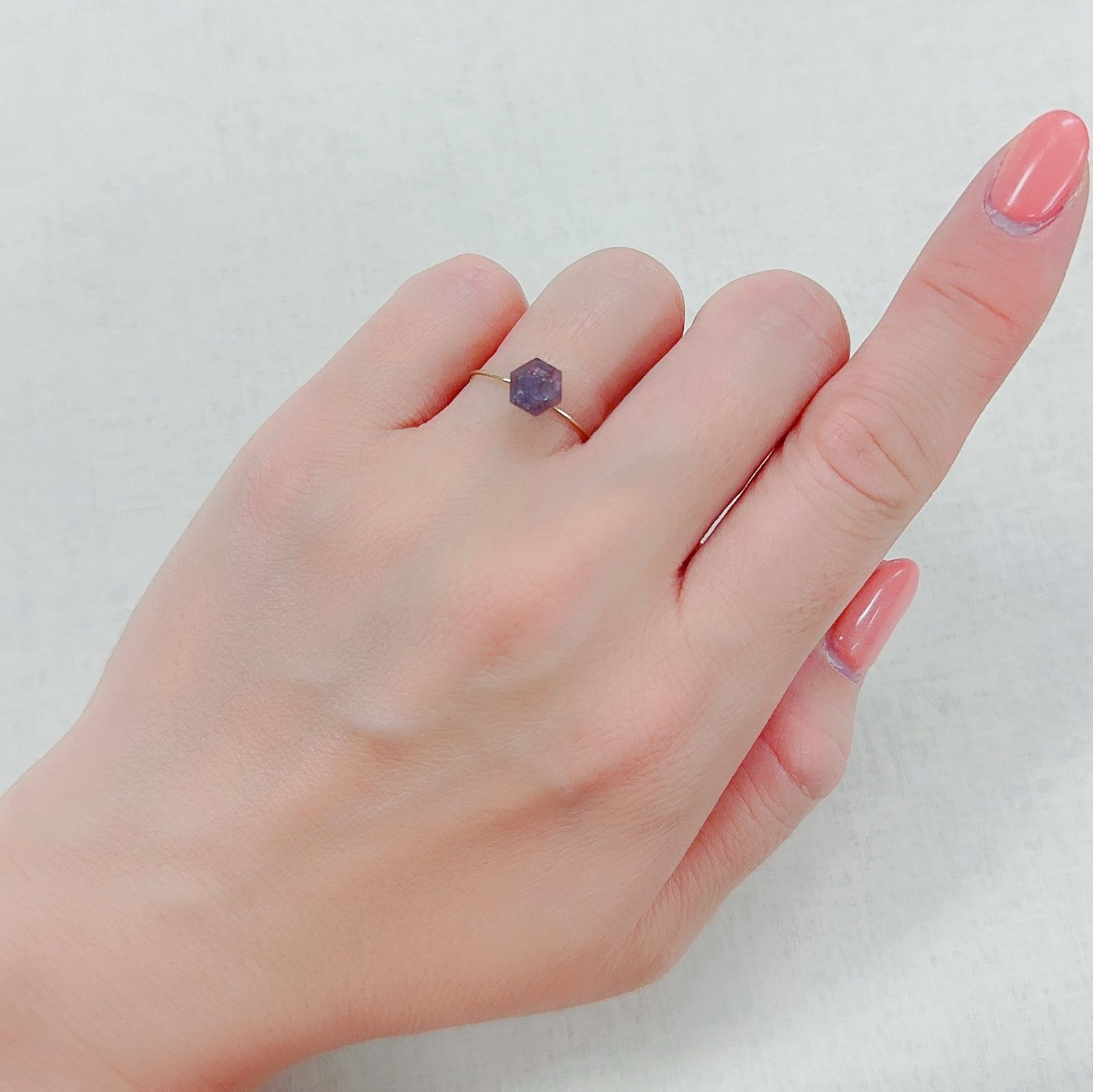◇ヘキサゴンカット◇ブラッドショットアイオライト インド産 0.91ct[230320938]6.1x6mm前後
