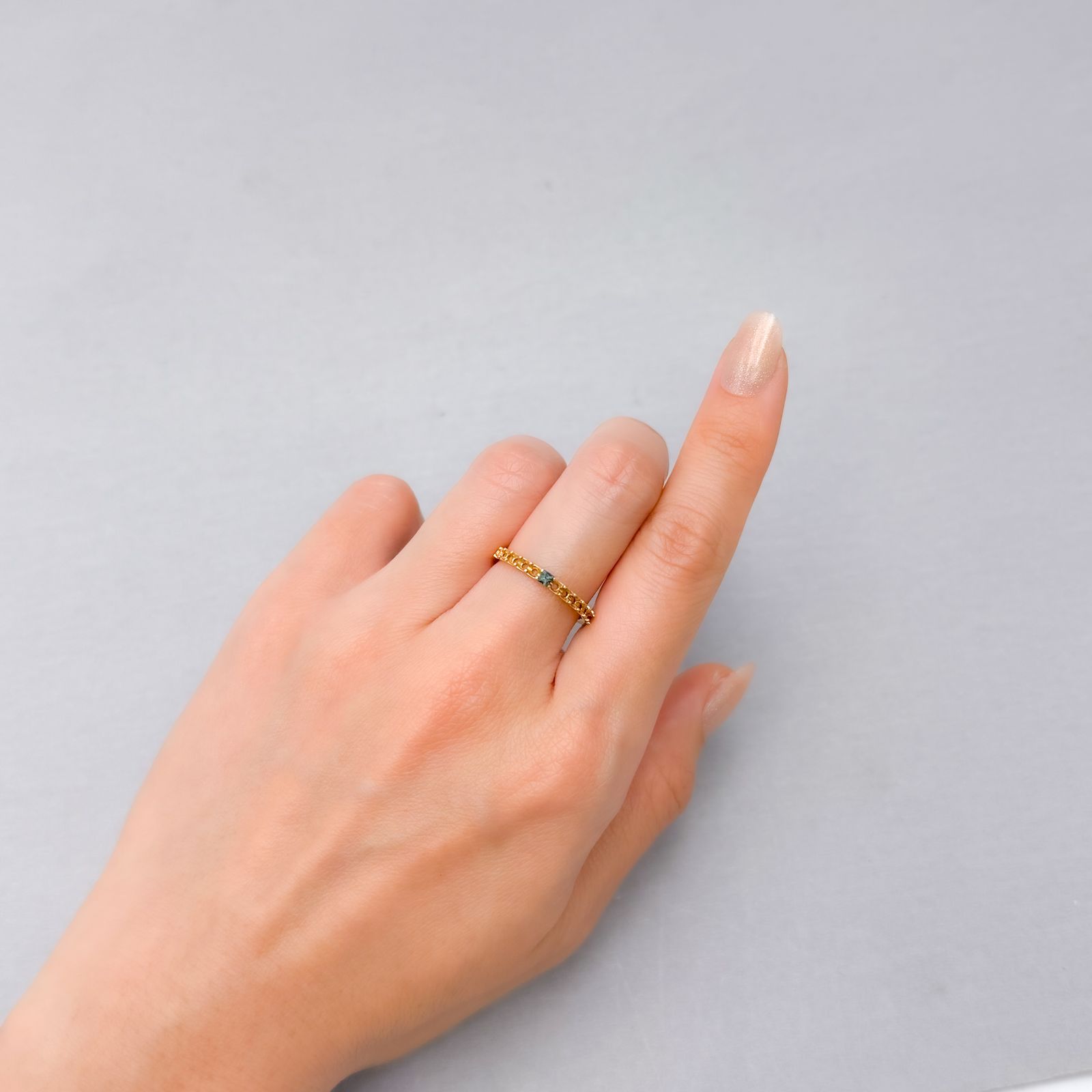 ◇プリンセスカット◇ベキリーブルーガーネット（カラーチェンジガーネット アレキタイプ） マダガスカル・ベキリー産 0.063ct [241229622]2.1x2.1mm前後