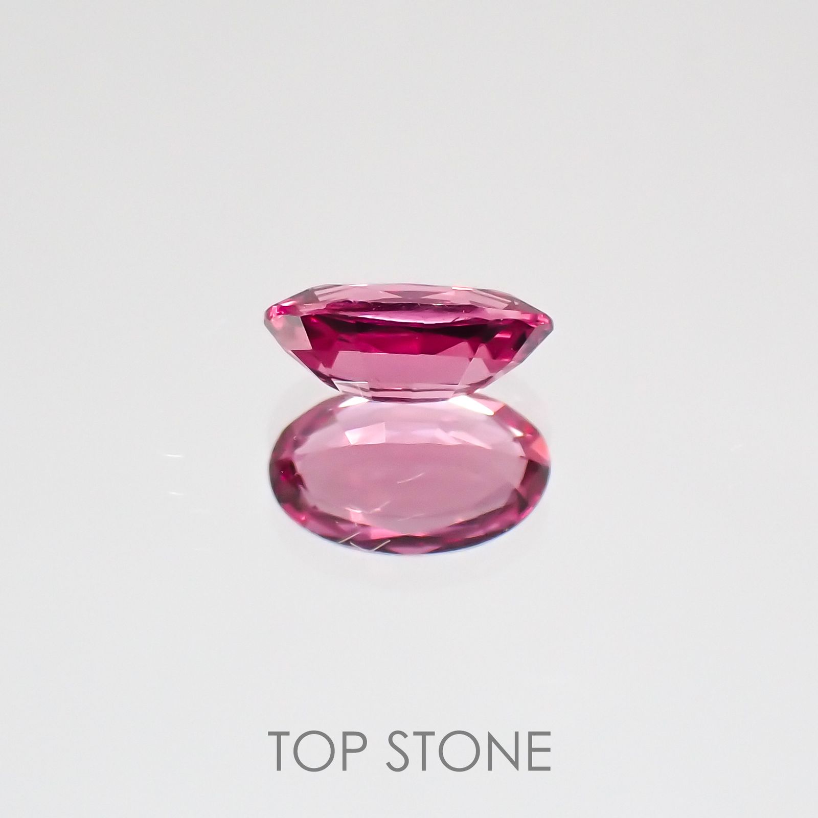 ホットピンクスピネル タンザニア産 ルース 0.23ct[210510855]4.8×2.9mm前後