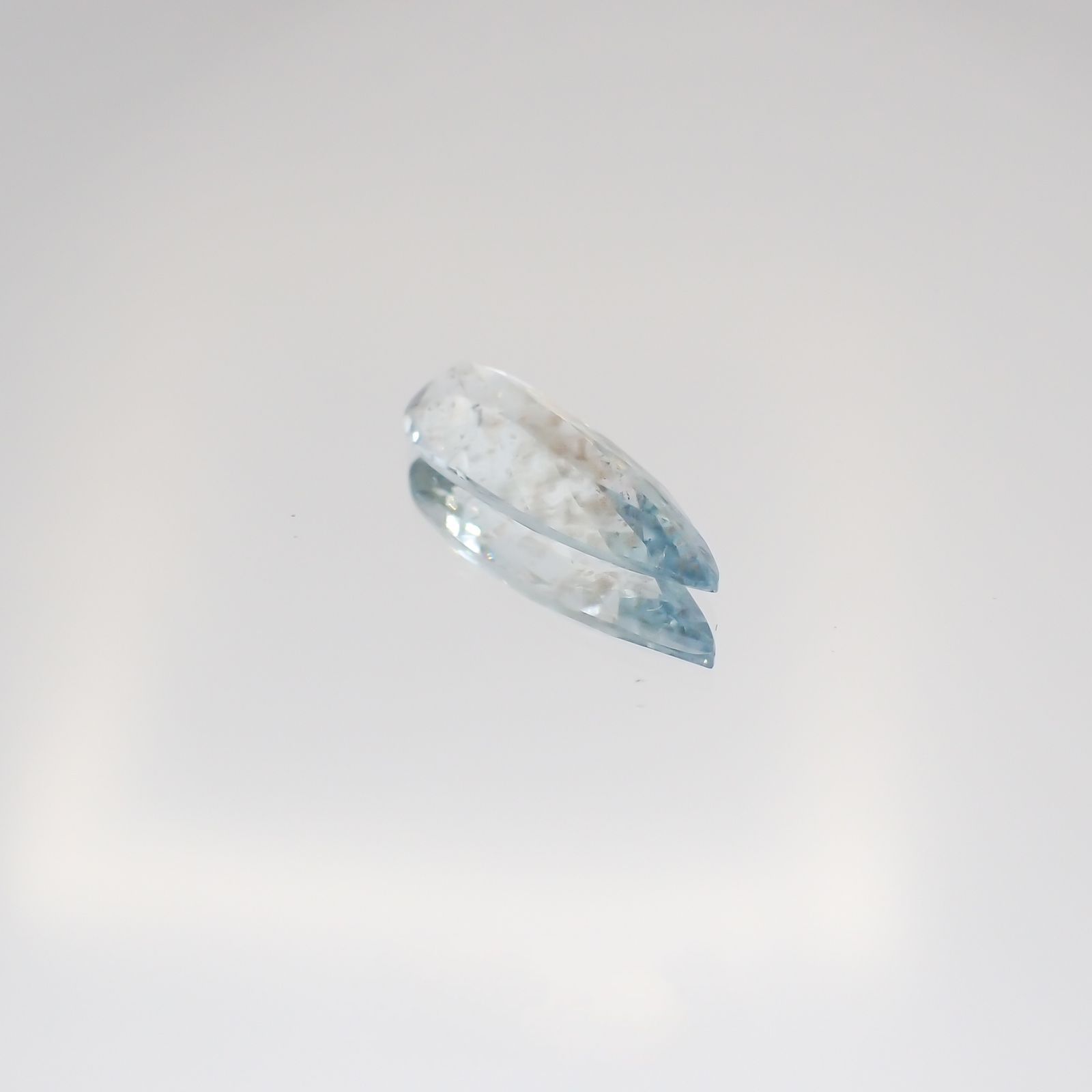 アベンチュリンアクアマリン(宝石名アクアマリン) ナイジェリア産 2.31ct 識別済[210712970]17.4×6.2mm前後