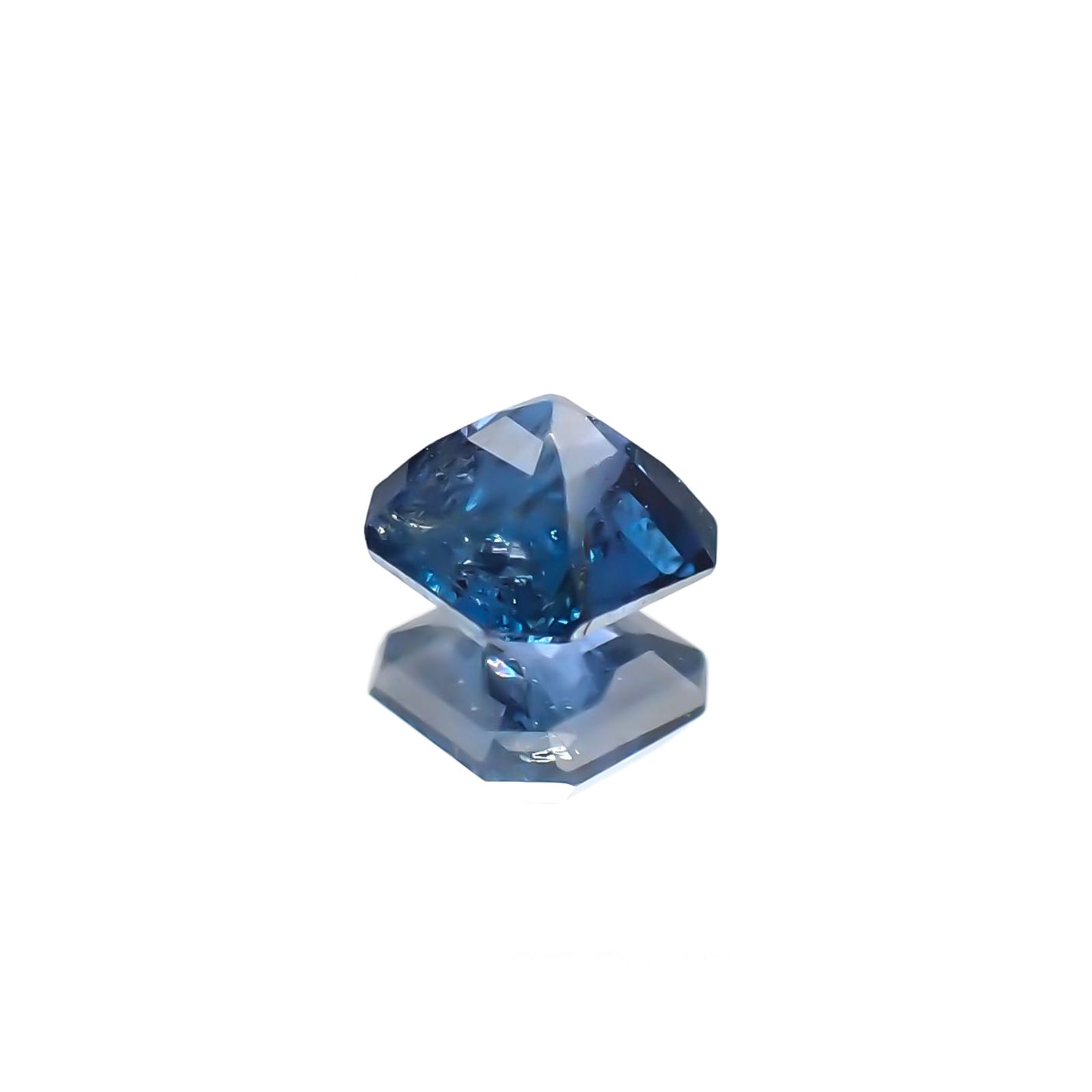 ガーナイト(宝石名 含コバルト・ガーナイト) ナイジェリア産 ソ付(彩珠) 0.406ct / 3.8x3.7mm前後 [260411553]