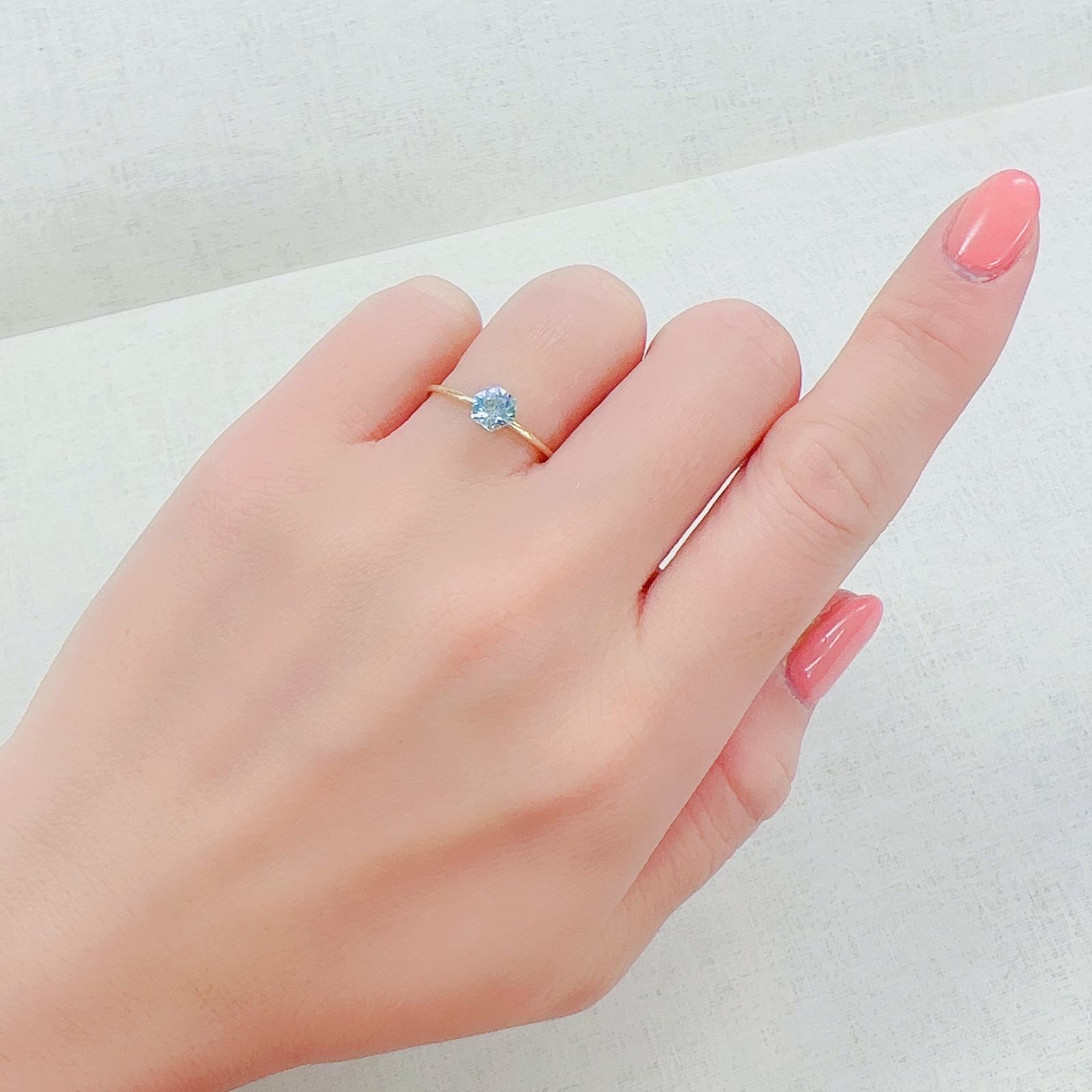 ◇ヘキサゴンカット◇アイスブルージルコン(宝石名ジルコン)カンボジア産 0.76ct 識別済[230320854]4.8x4.8mm前後