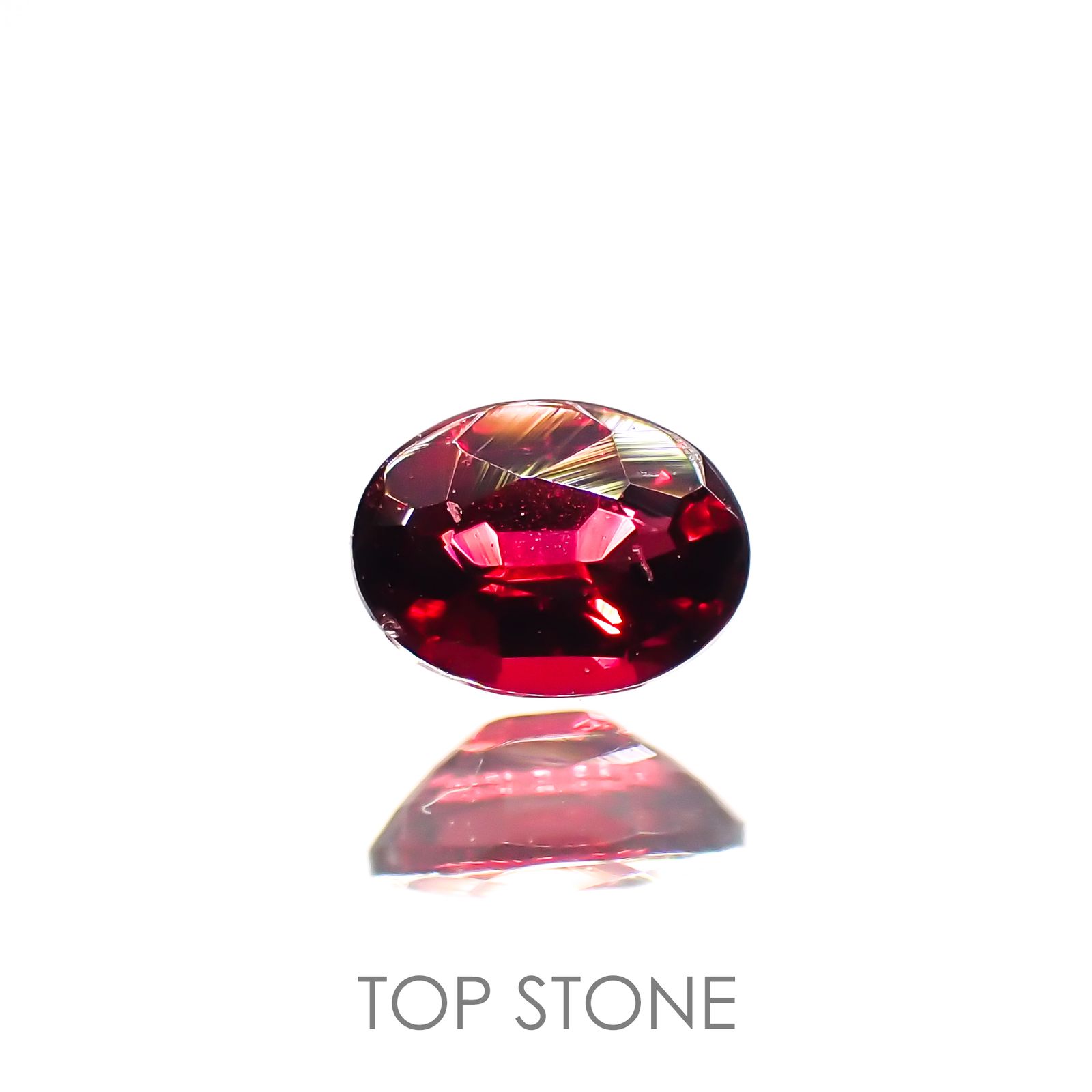 レッドスピネル(宝石名レッド・スピネル)タンザニア産 0.18ct 識別済[220114329]4x2.9mm前後