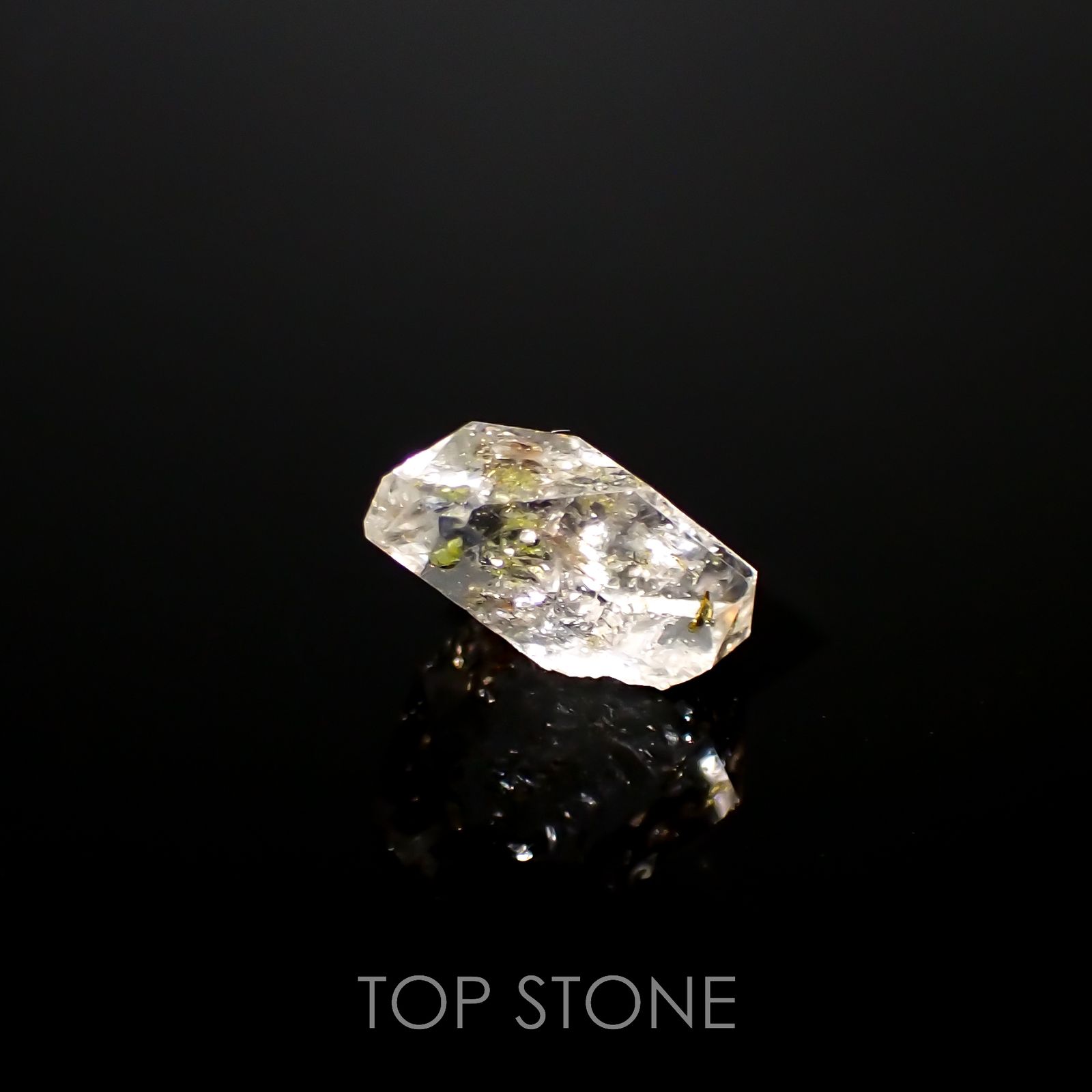 オイルインクォーツ 原石 パキスタン産 2.87ct[220616488]11.7x9.1mm前後