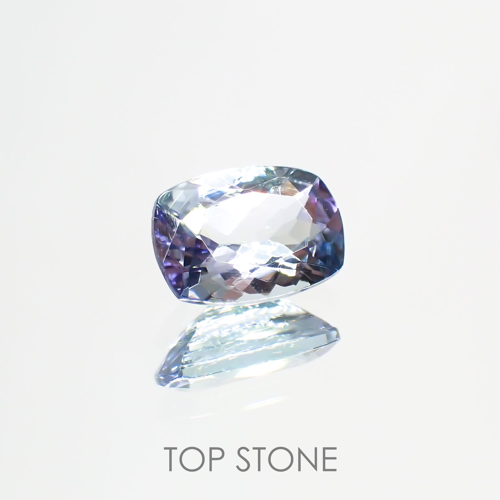 バイカラータンザナイト(宝石名タンザナイト) タンザニア産 0.82ct 識別済[210812666]6.9×4.9mm前後