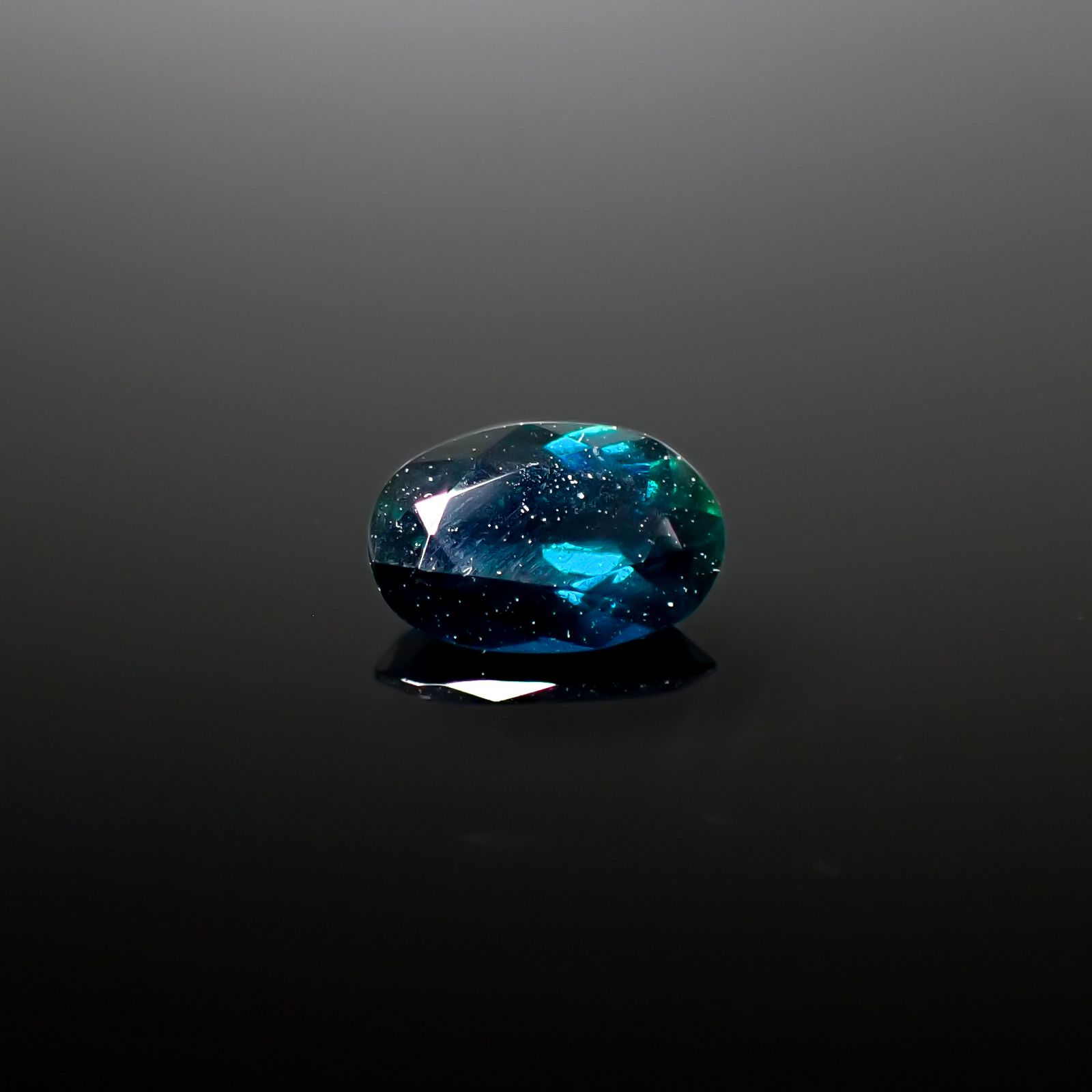 ラズライト 天藍石(宝石名ラズライト)パキスタン産 0.598ct ソ付(彩珠)[240929132]7x4.9mm前後
