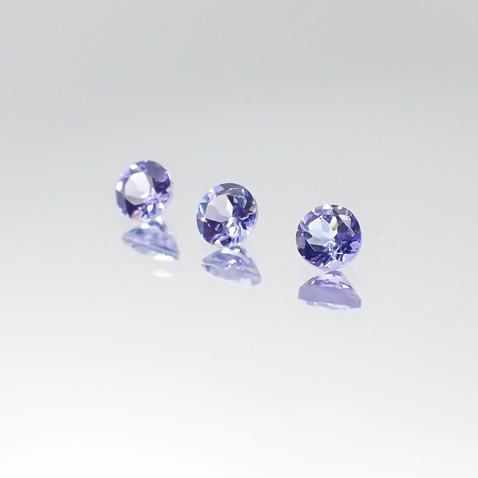<ランダムセレクト3個セット> タンザナイトSA ラウンドカット タンザニア産 0.30ct前後(3pcs合計)[20096080]3×3mm前後