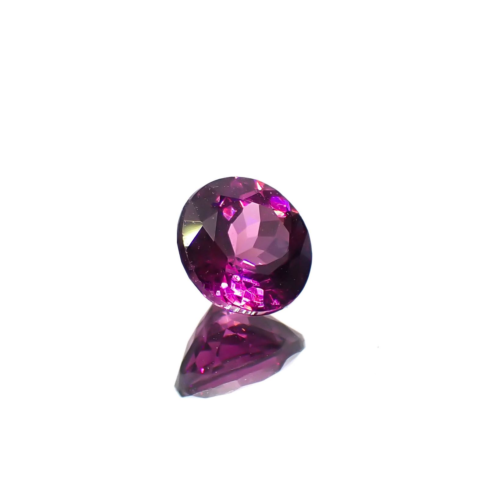 グレープガーネット(宝石名ガーネット)ブラジル産 0.67ct 識別済[250928712]5.1x5.1mm前後