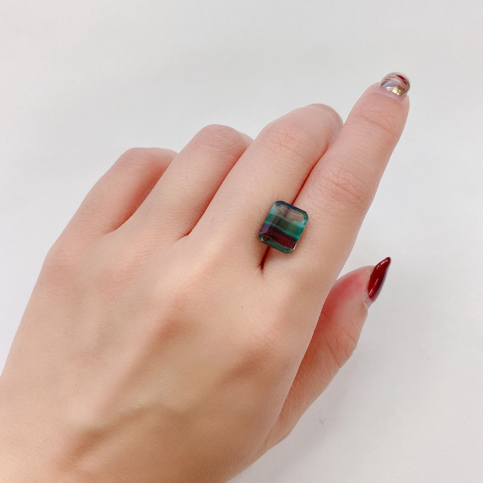 パーティカラーフローライト(宝石名パーティカラード・フルオライト) ブラジル産 4.78ct 識別済[20106394]11×9mm前後