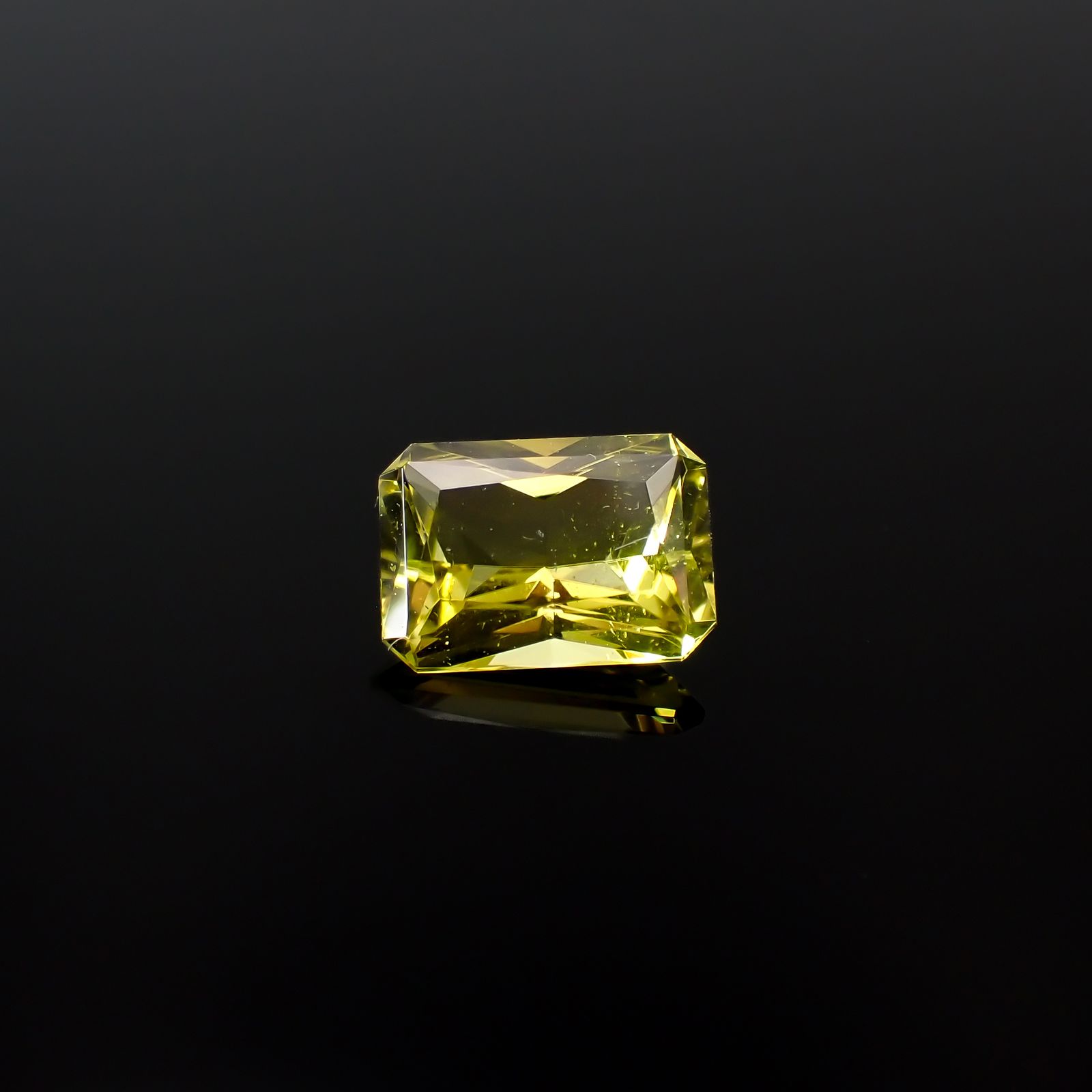 カナリートルマリン ザンビア・カナリー鉱山産 0.81ct[240527563]6.9x4.8mm前後