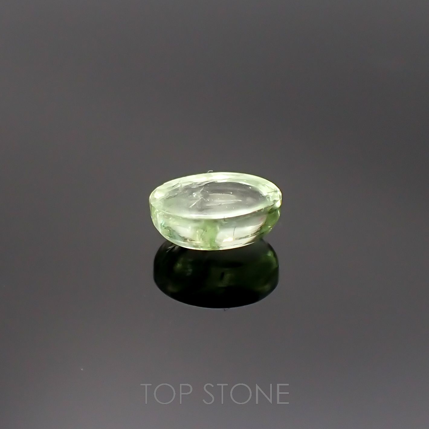 ミントガーネット(宝石名グロッシュラー・ガーネット)タンザニア産 0.71ct 識別済[220917749]5.8x4mm前後