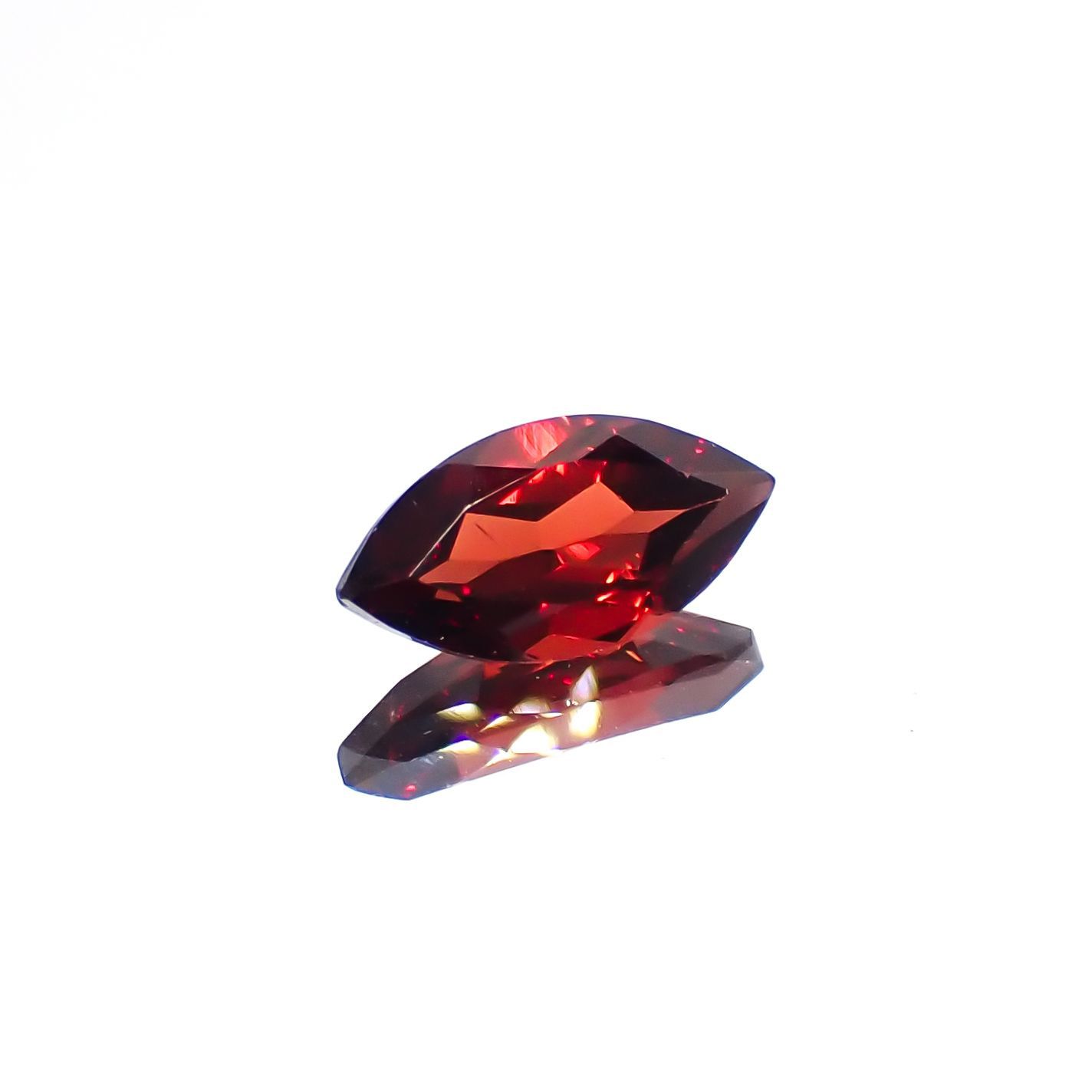 パイラルスパイトガーネット モザンビーク産 1.32ct[230119837]10.1x5mm前後