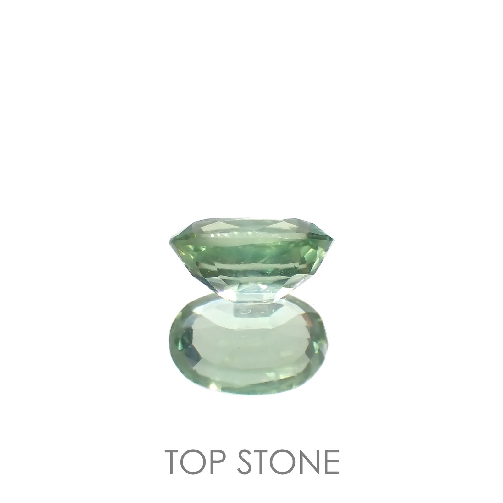 グリーンカイヤナイト(宝石名カイヤナイト)タンザニア産 0.67ct 識別済[220616671]6.1x4.1mm前後