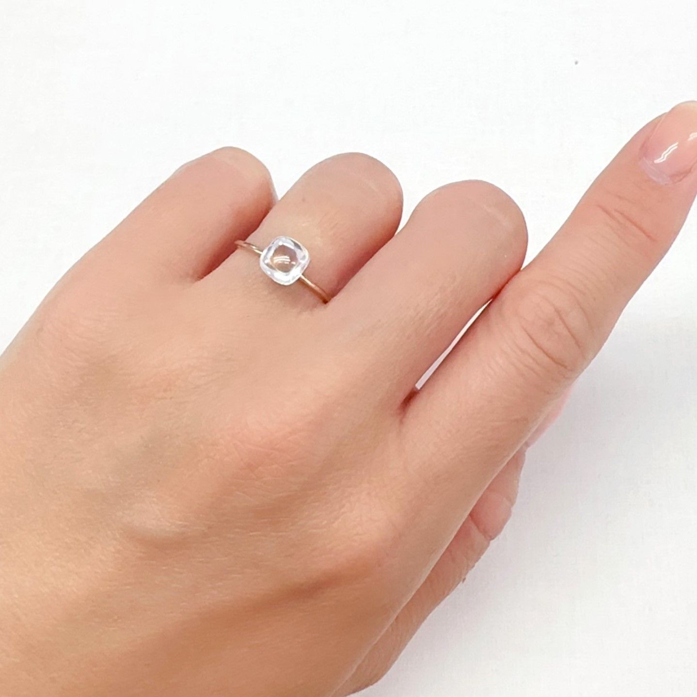 ◇バフカット◇レインボームーンストーン(宝石名ラブラドライト)マダガスカル産 1.282ct ソ付(彩珠)[240427202]6.6x6.6mm前後