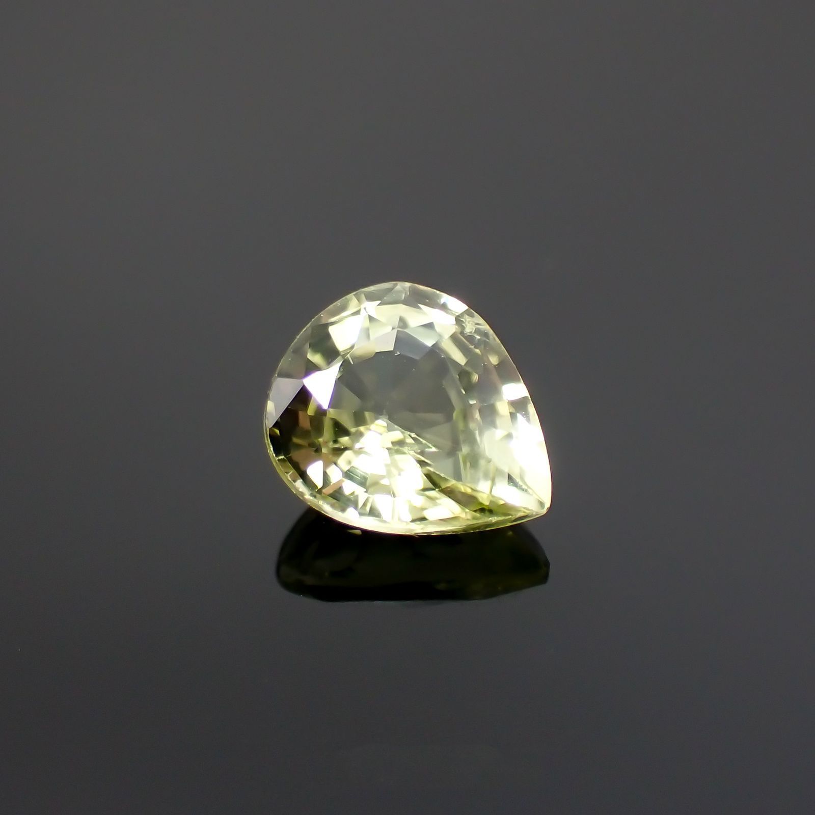 クリソベリル(宝石名クリソベリル)マダガスカル産 0.68ct 識別済[220114492]5.9x4.9mm前後