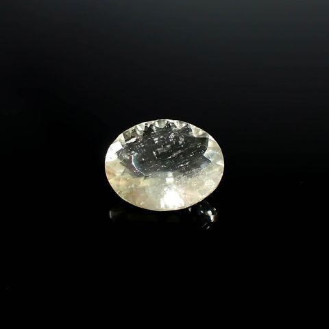リビアングラス 発見地：エジプト・リビア砂漠 8.27ct / 16.5x12.9mm前後 [251131302]