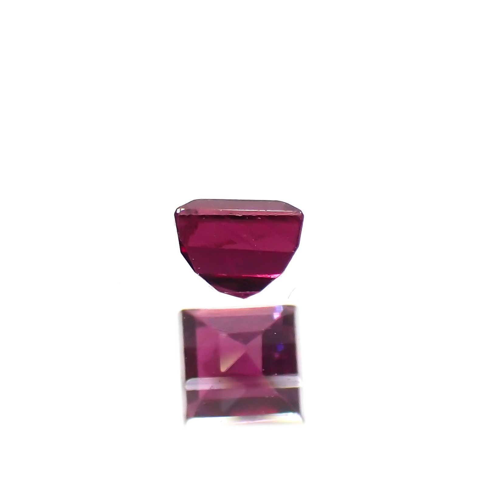 ルビー タイ/ビルマ産 0.17ct[220616360]2.6x2.5mm前後