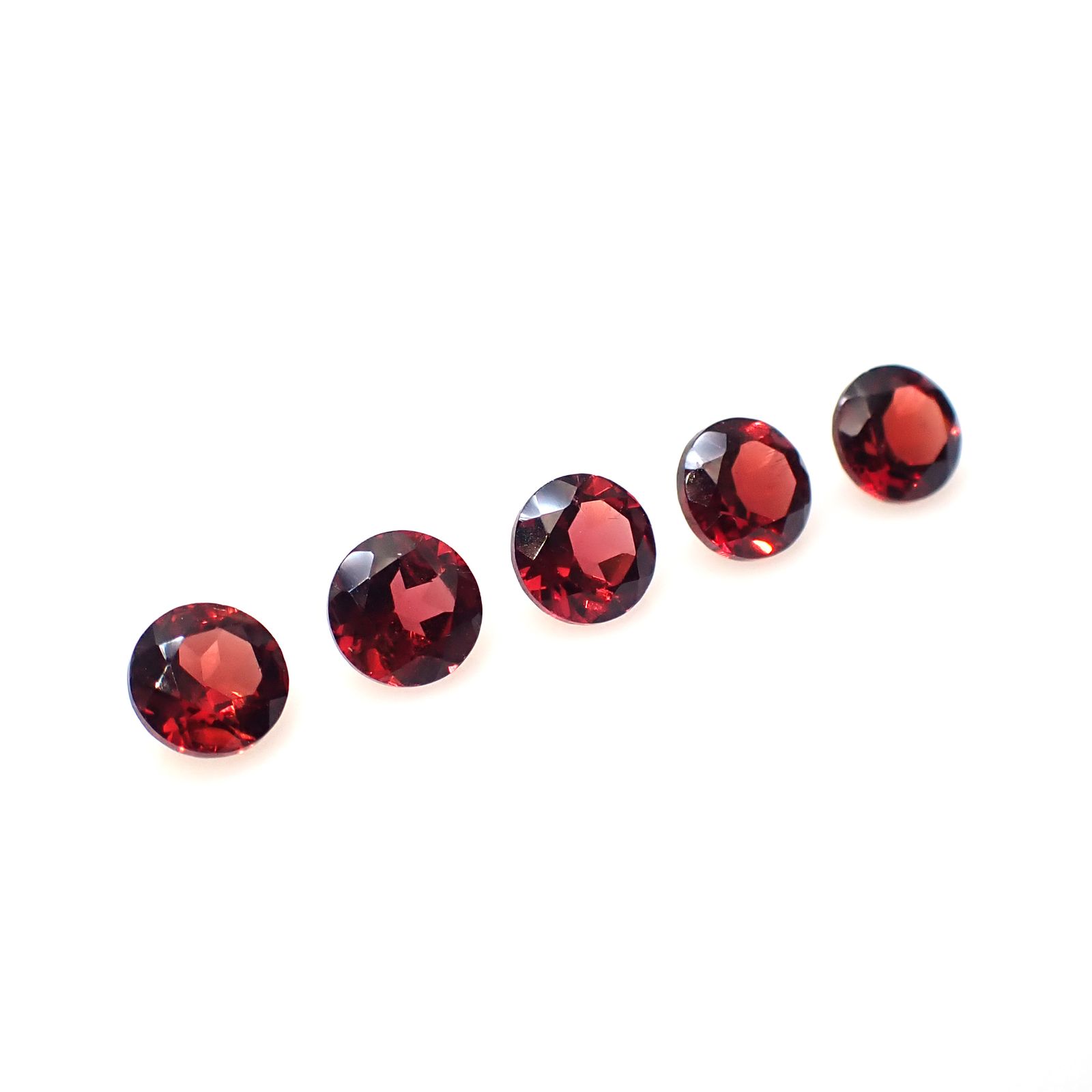 <ランダムセレクト1個販売>パイラルスパイトガーネット モザンビーク産 約0.57ct [250129787]5x5mm前後