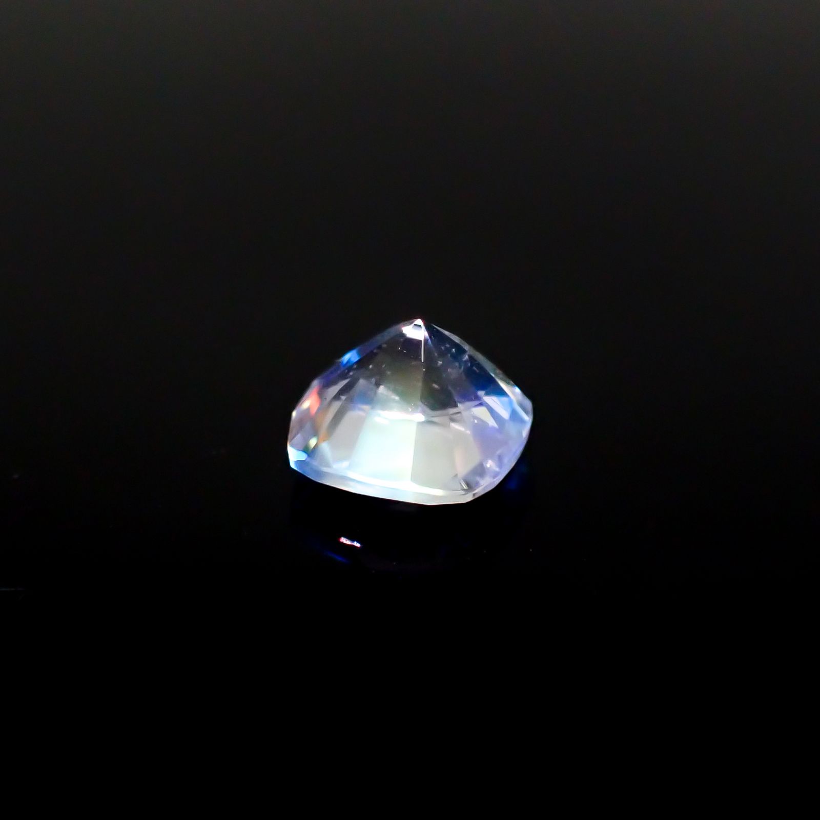 レインボームーンストーン マダガスカル産 1.24ct[240928967]6.8x6.7mm前後