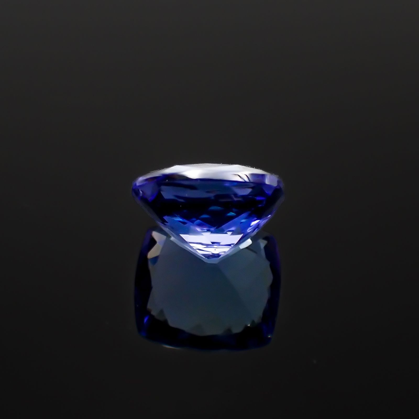 タンザナイト(宝石名タンザナイト)タンザニア産 4.20ct 識別済[221119010]9.9x9.3mm前後