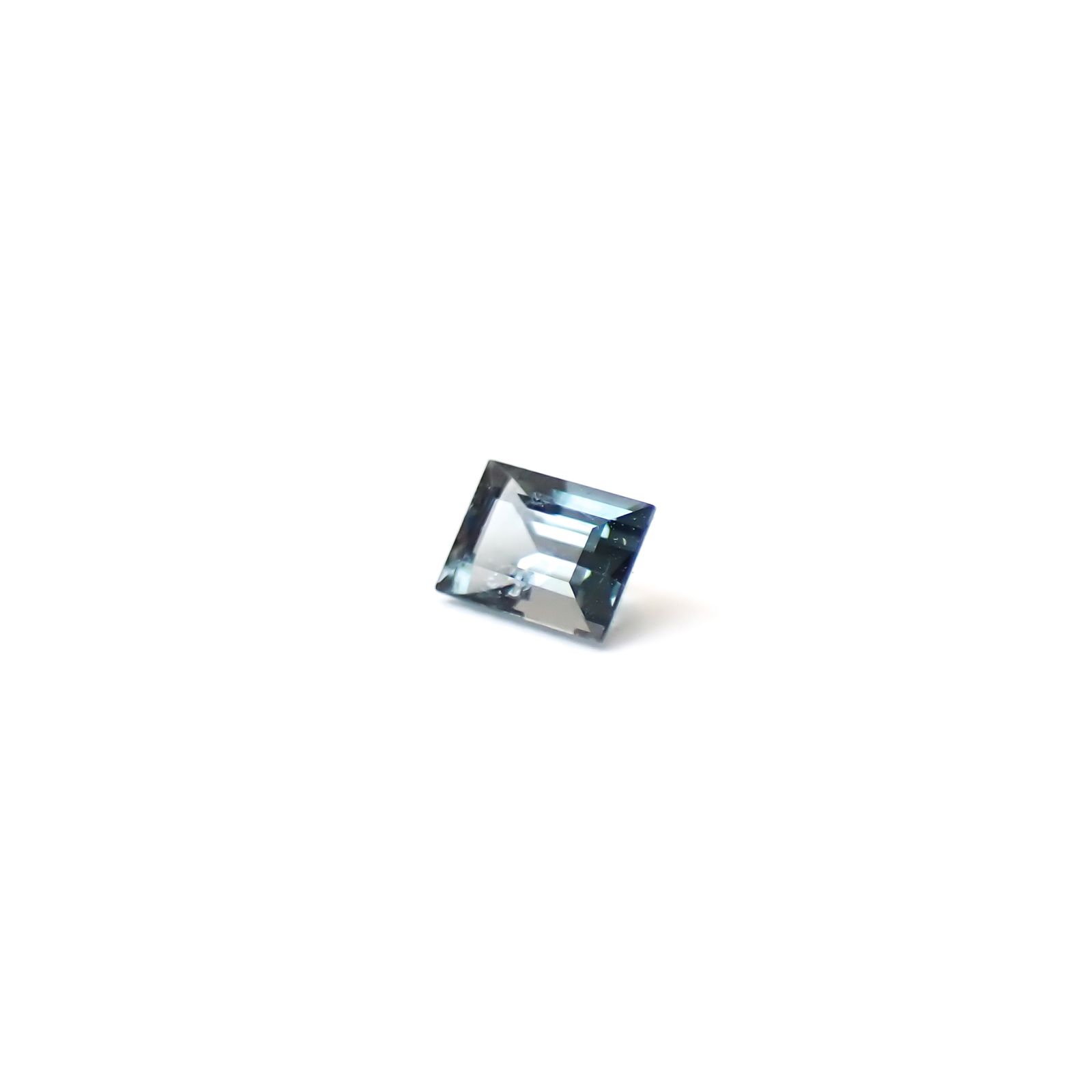 サファリン スリランカ産 0.16ct / 3.6x2.5mm前後 [260432053]