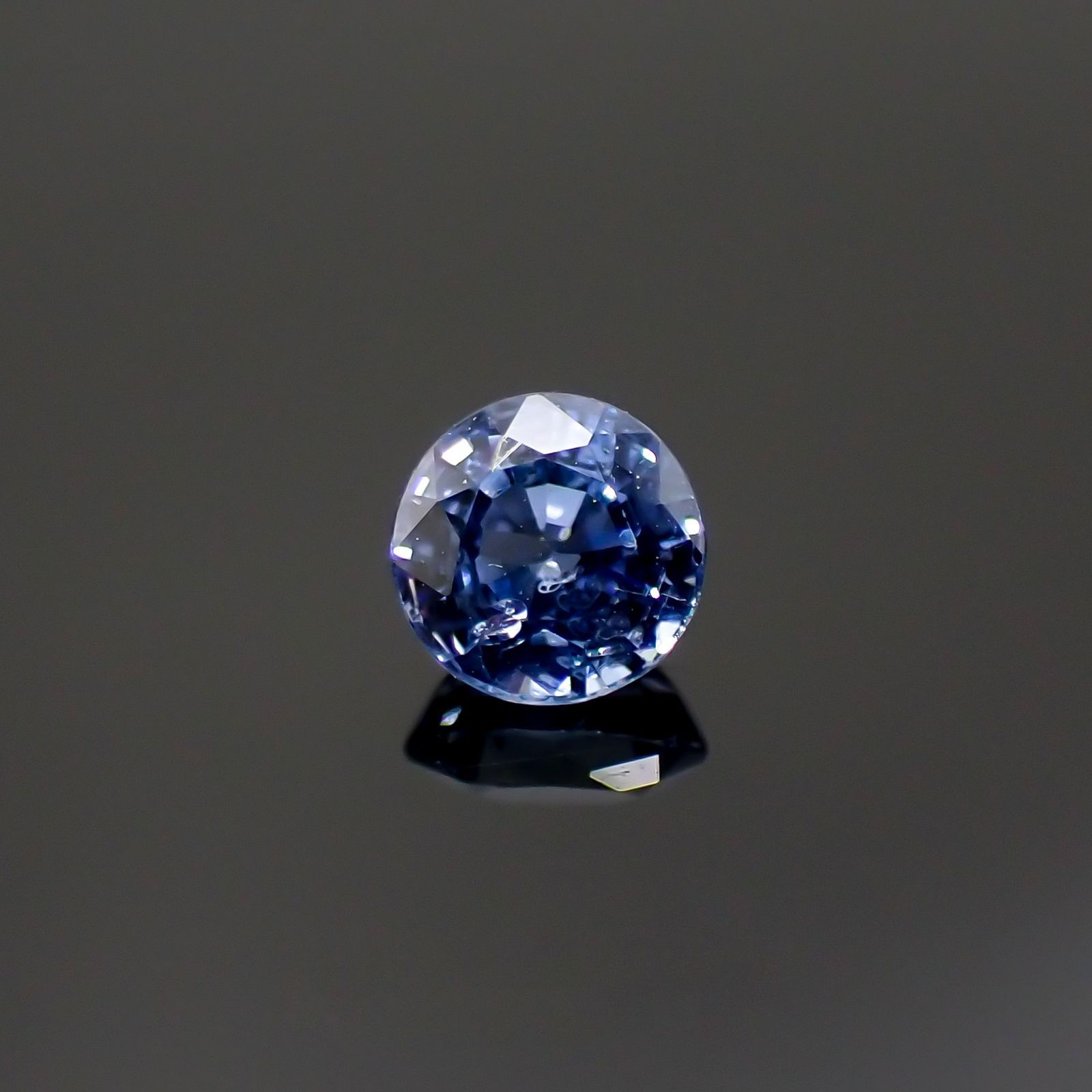 アイスブルーサファイア(宝石名サファイア)スリランカ/マダガスカル産 0.44ct 識別済[220515964]4.3x4.3mm前後