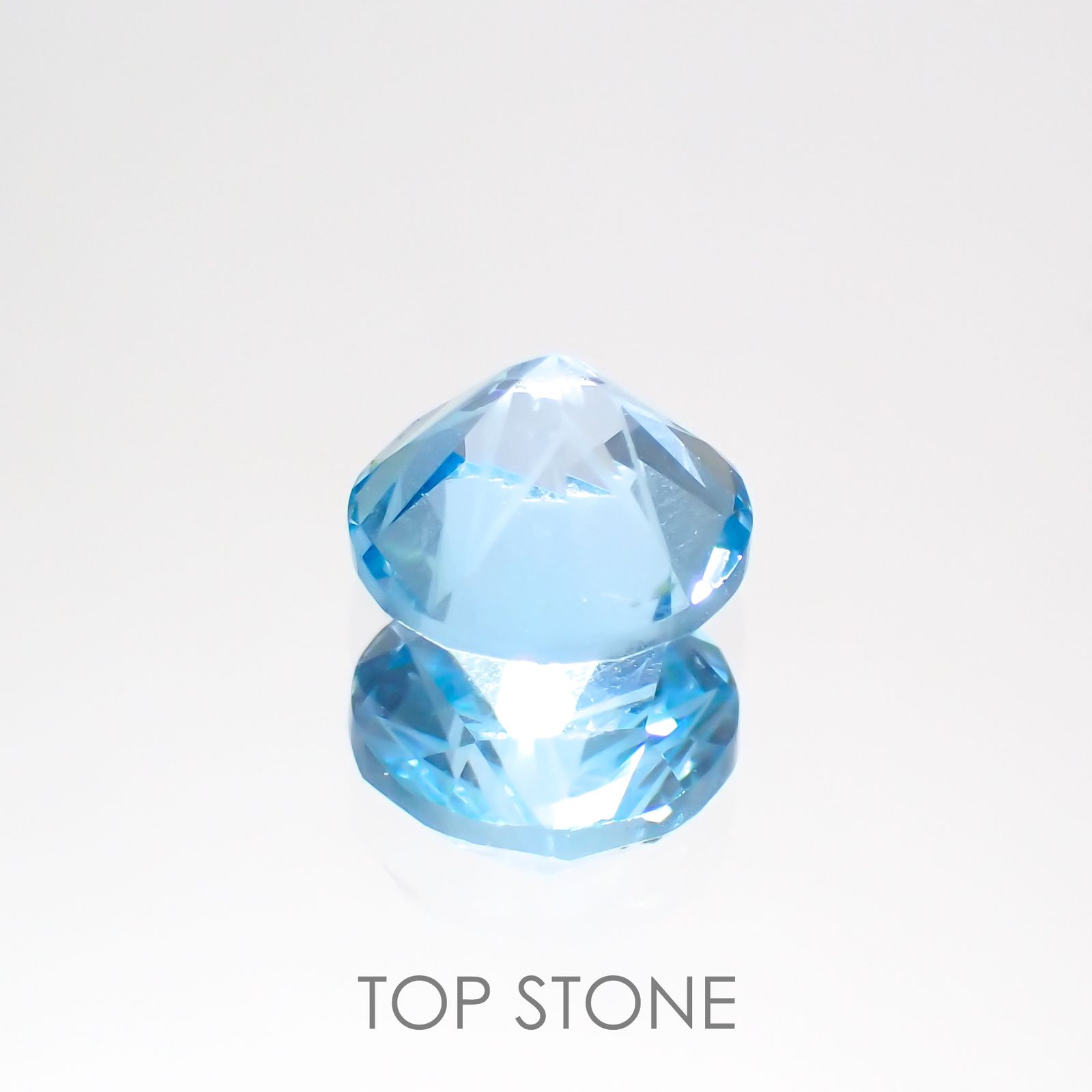 ◇特殊カット◇スイスブルートパーズ(宝石名ブルー・トパーズ) ブラジル産 1.06ct 識別済[211013016]6×6mm前後