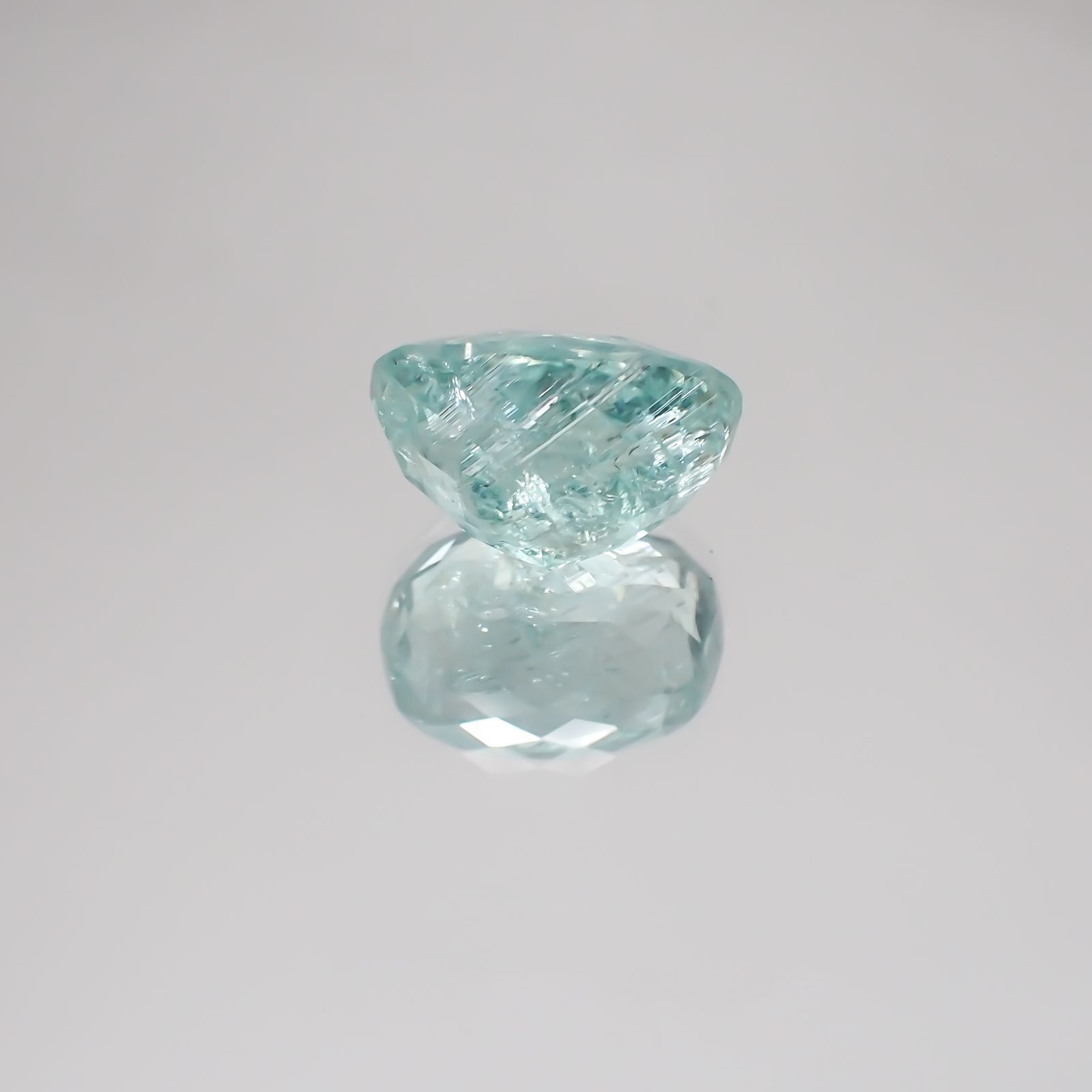 パライバトルマリン(宝石名トルマリン/別名パライバ・トルマリン) モザンビーク産 3.57ct 識別済[21059405]10.4×7.3mm前後