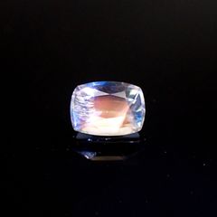 レインボームーンストーン(宝石名ラブラドライト) マダガスカル産 ソ付(彩珠) 1.031ct / 7.1x5.2mm前後 [251210407]