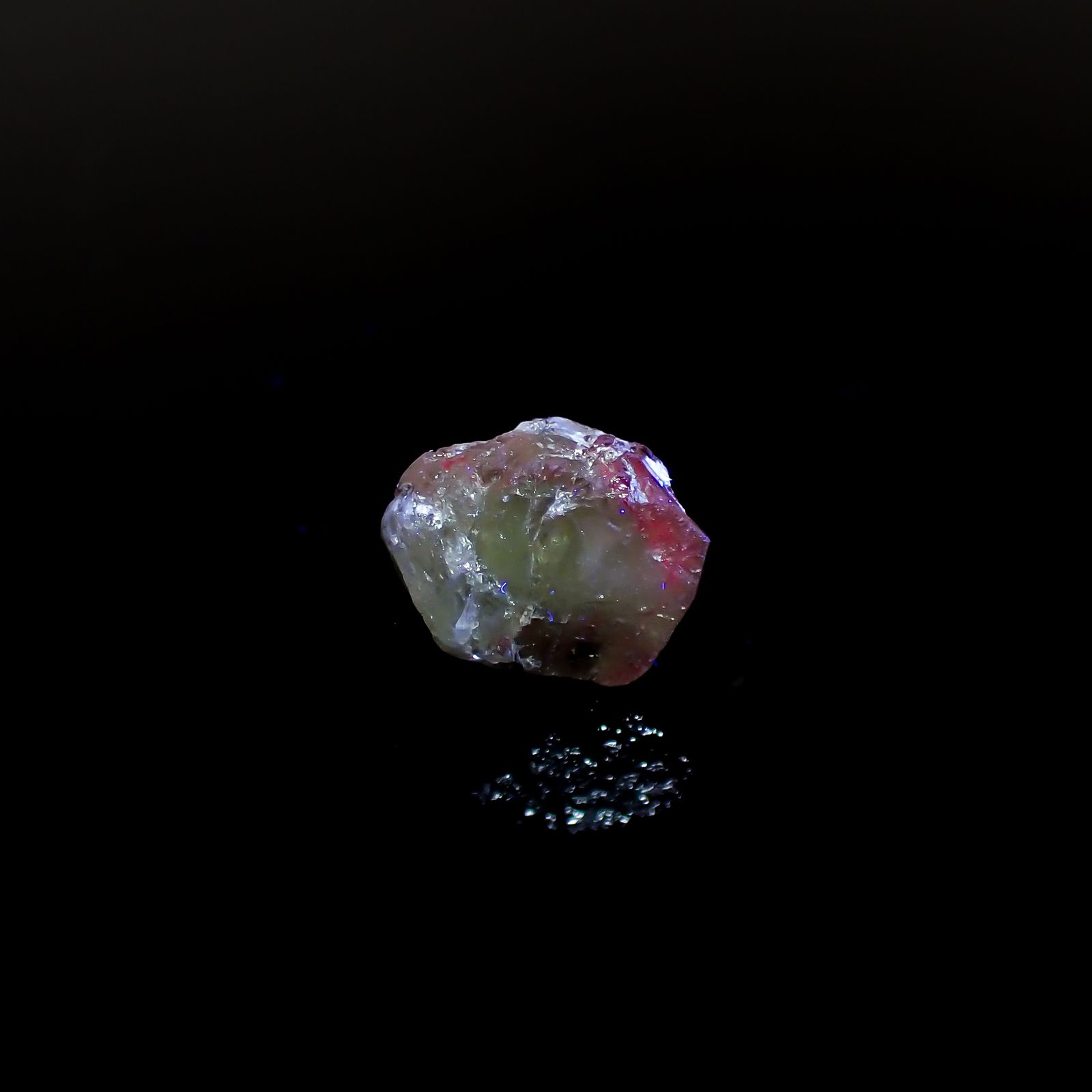 アレキサンドライト 原石 ロシア産 13.62ct[240427021]14x12mm前後