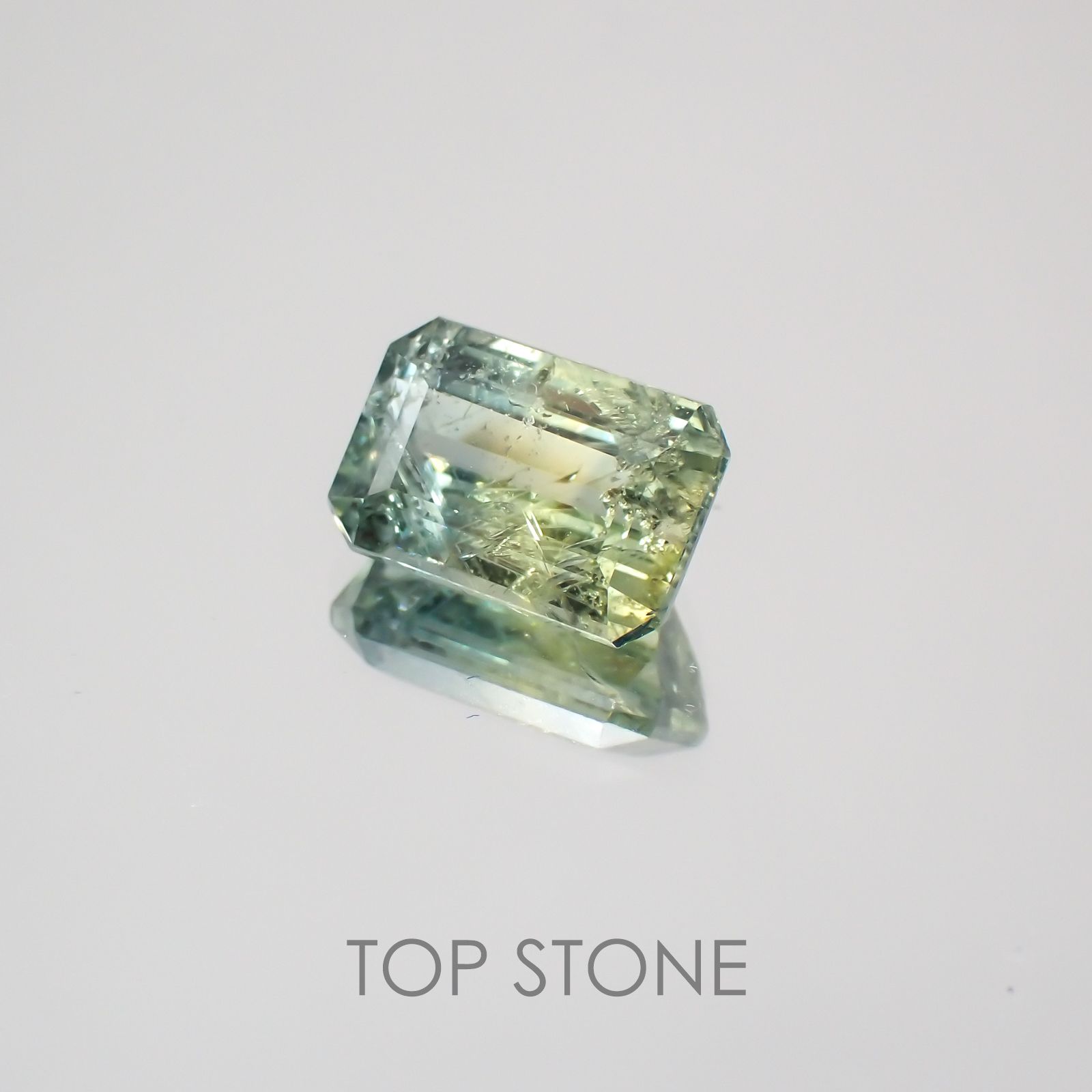 バイカラーサファイア 非加熱(宝石名バイカラー・サファイア) タンザニア産 2.098ct ソ付(彩珠)[210710610]8.2×5.5mm前後